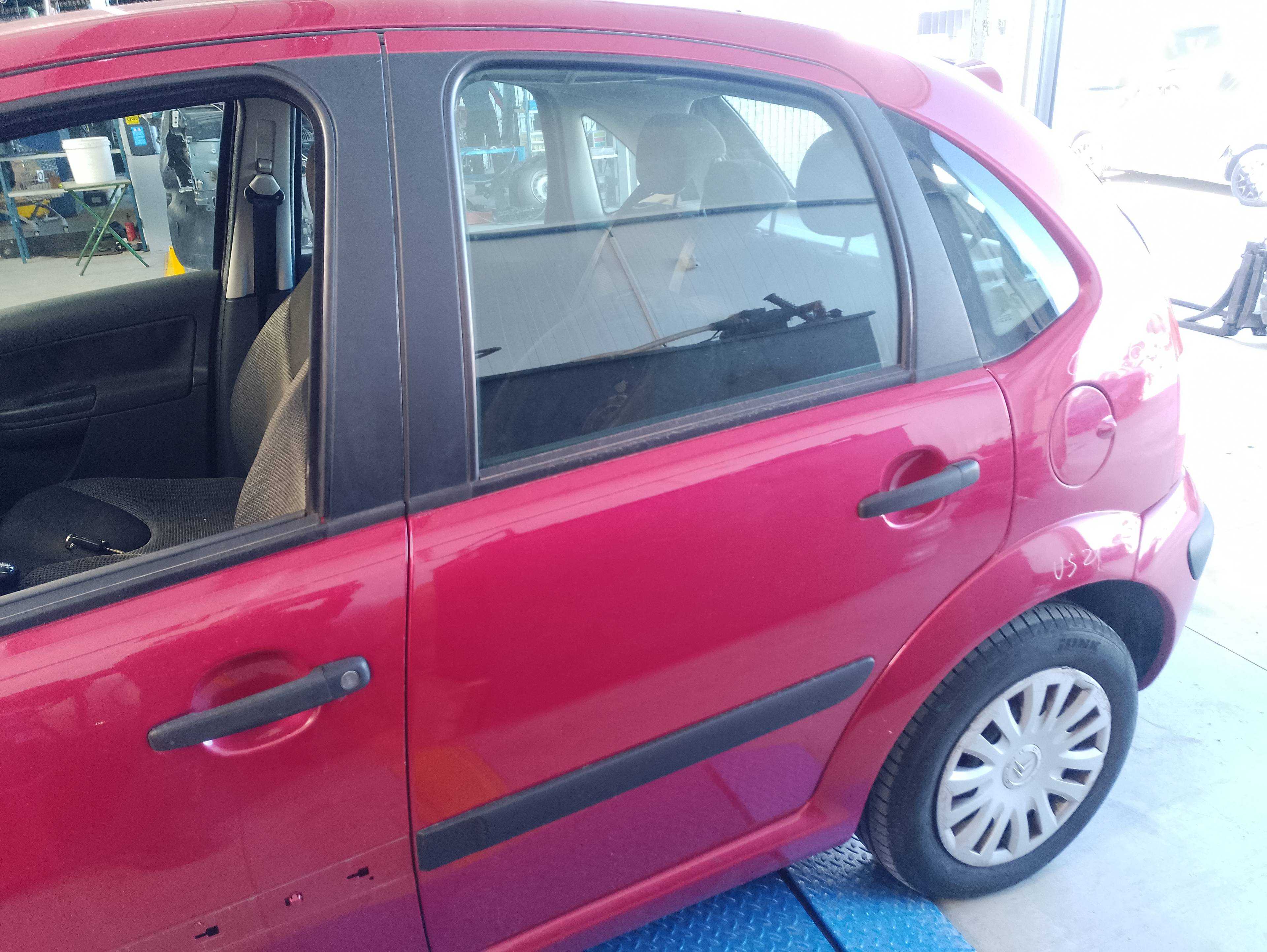 Recambio de puerta trasera izquierda para citroën c3 1.1 audace referencia OEM IAM   