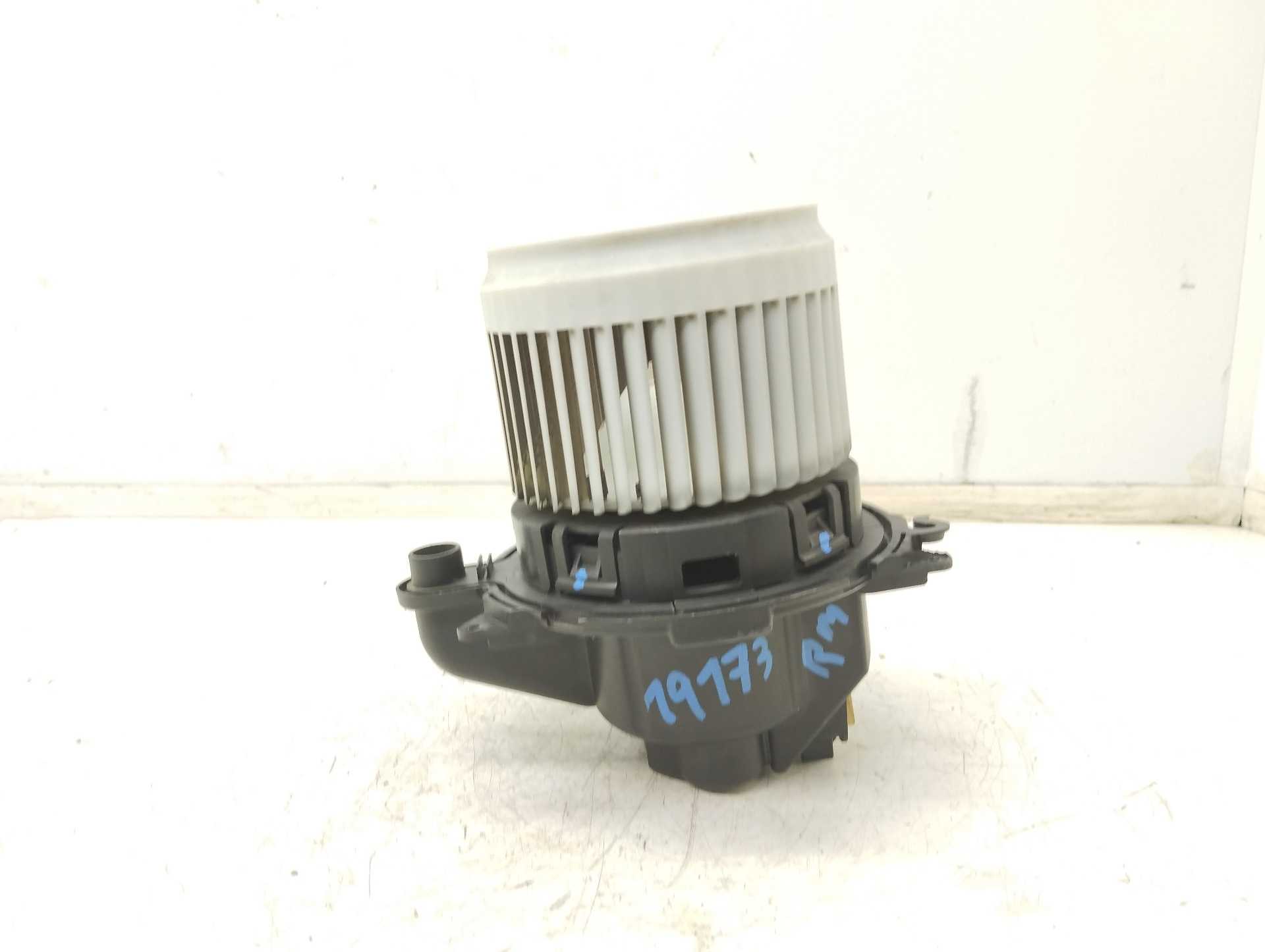 Recambio de motor calefaccion para dacia lodgy comfort referencia OEM IAM 5P3730100  