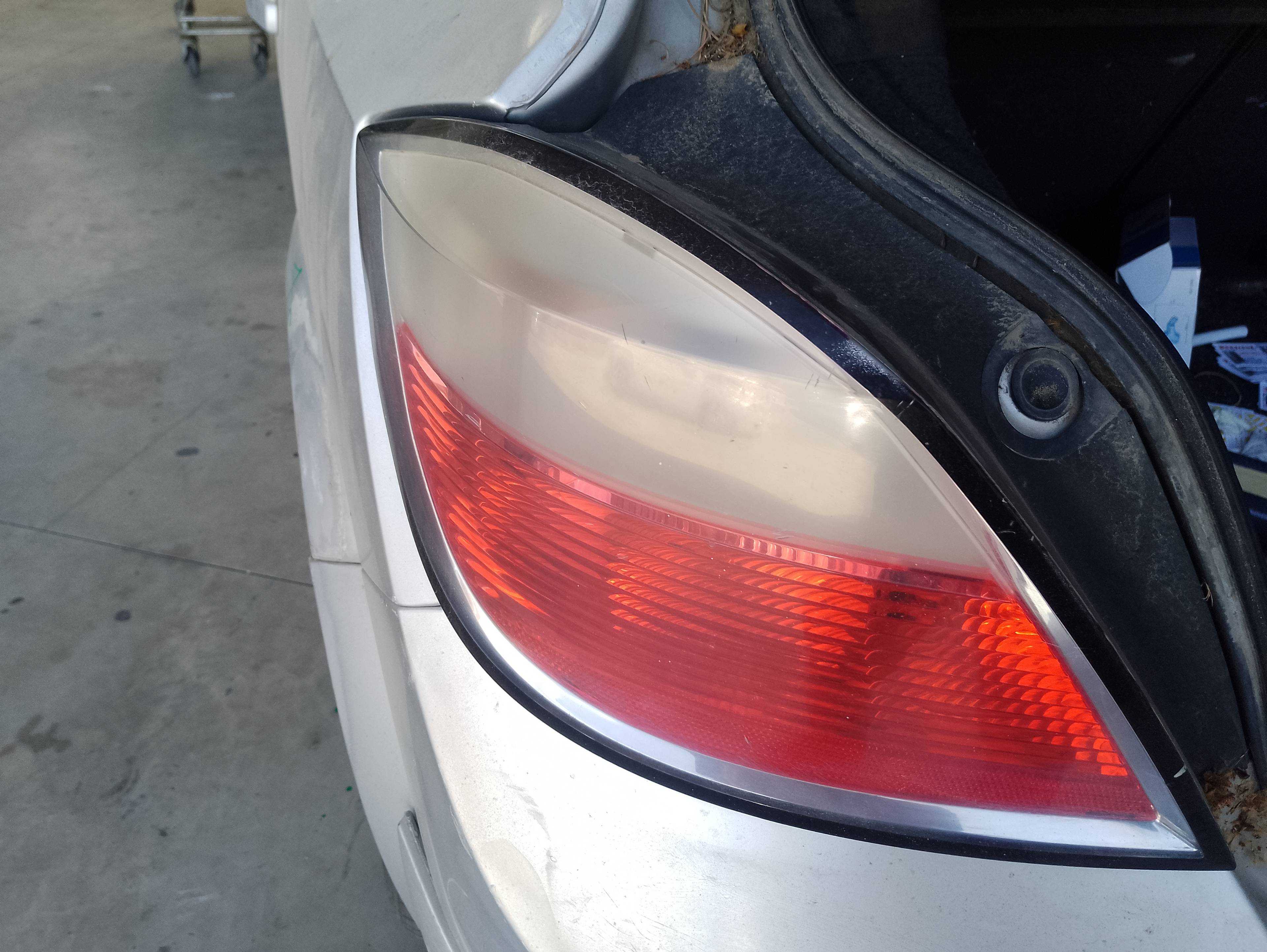 Recambio de piloto trasero izquierdo para opel astra h berlina elegance referencia OEM IAM   
