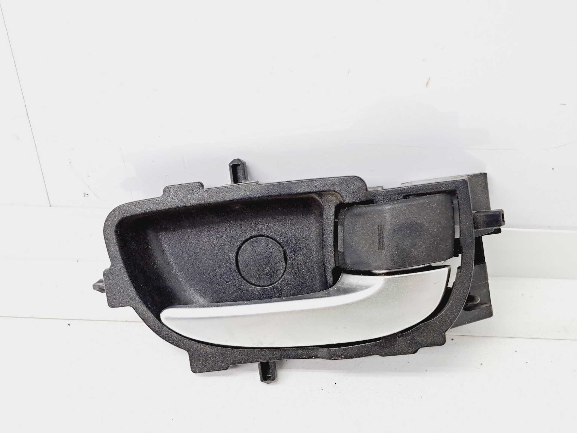 Recambio de maneta interior delantera derecha para toyota auris 1.8 16v (híbrido) referencia OEM IAM 692050D270 692050D200 