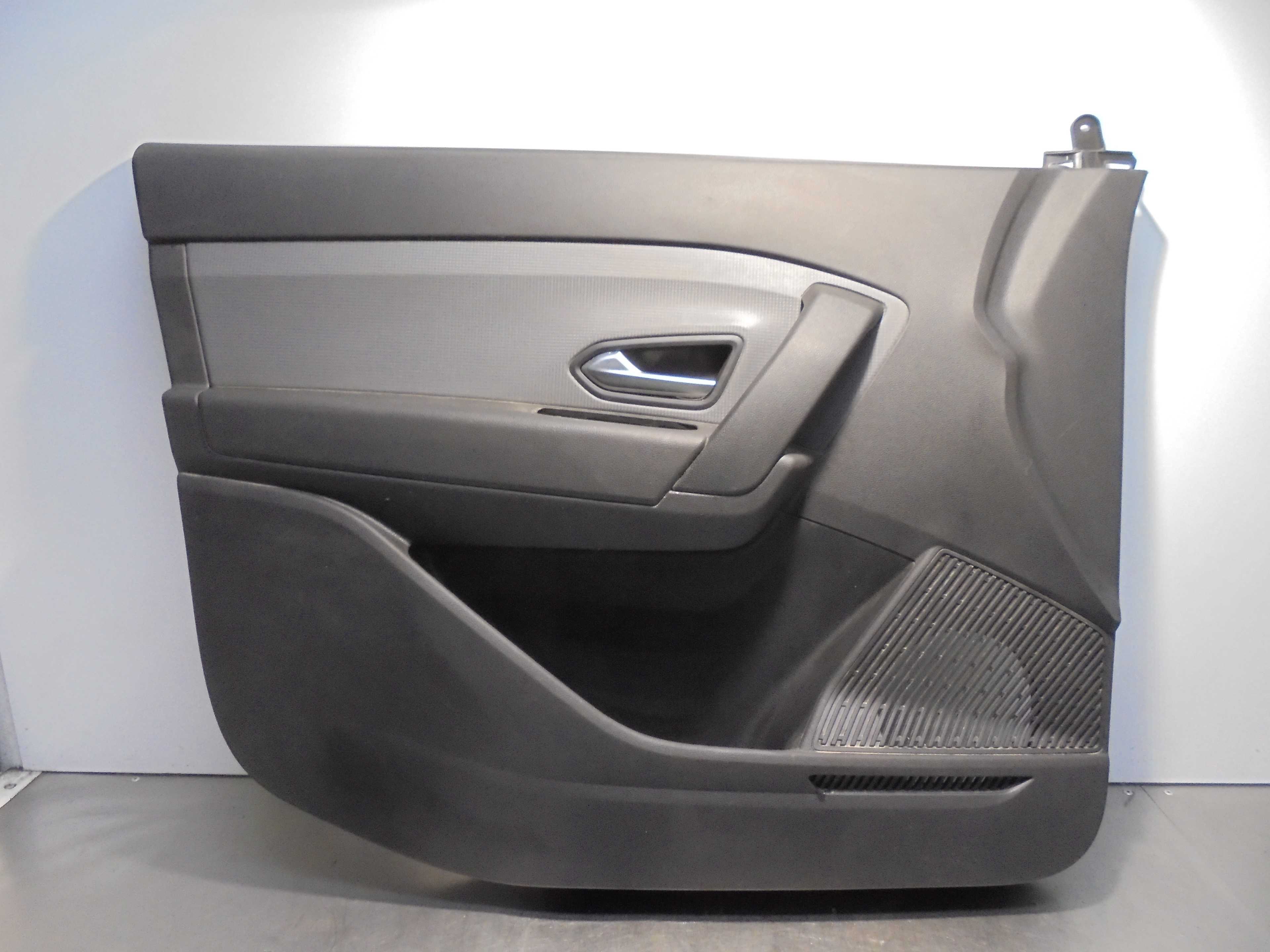 Recambio de guarnecido puerta delantera izquierda para renault express referencia OEM IAM 809016587R  