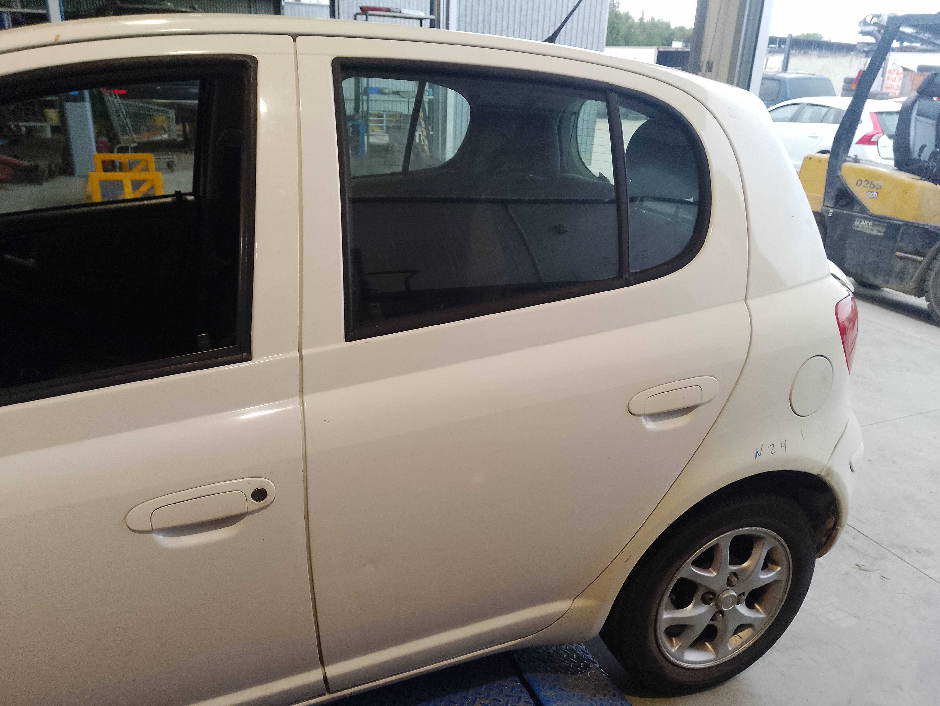 Recambio de puerta trasera izquierda para toyota yaris (ncp1/nlp1/scp1) 1.3 expo referencia OEM IAM   