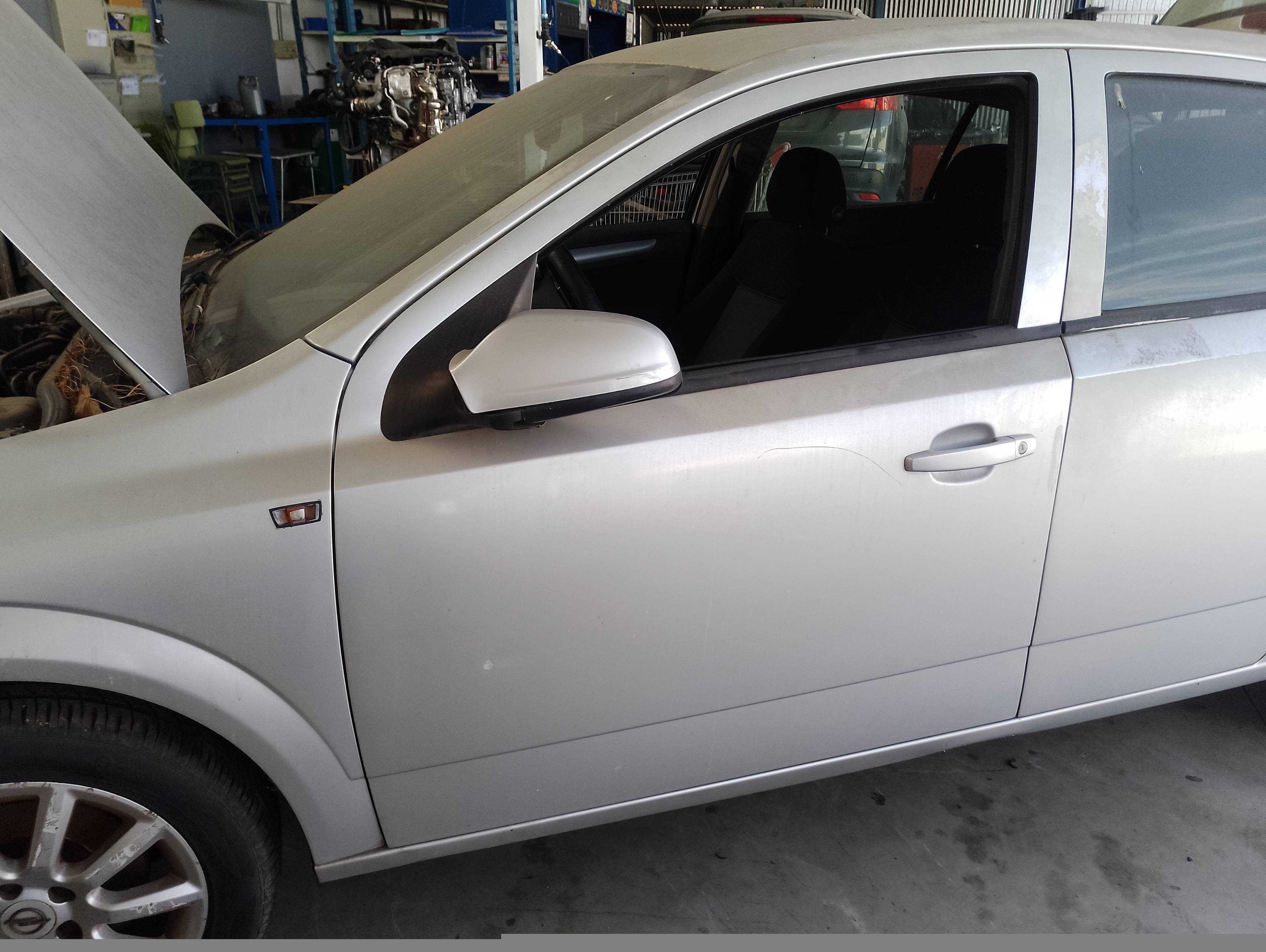 Recambio de puerta delantera izquierda para opel astra h berlina elegance referencia OEM IAM   