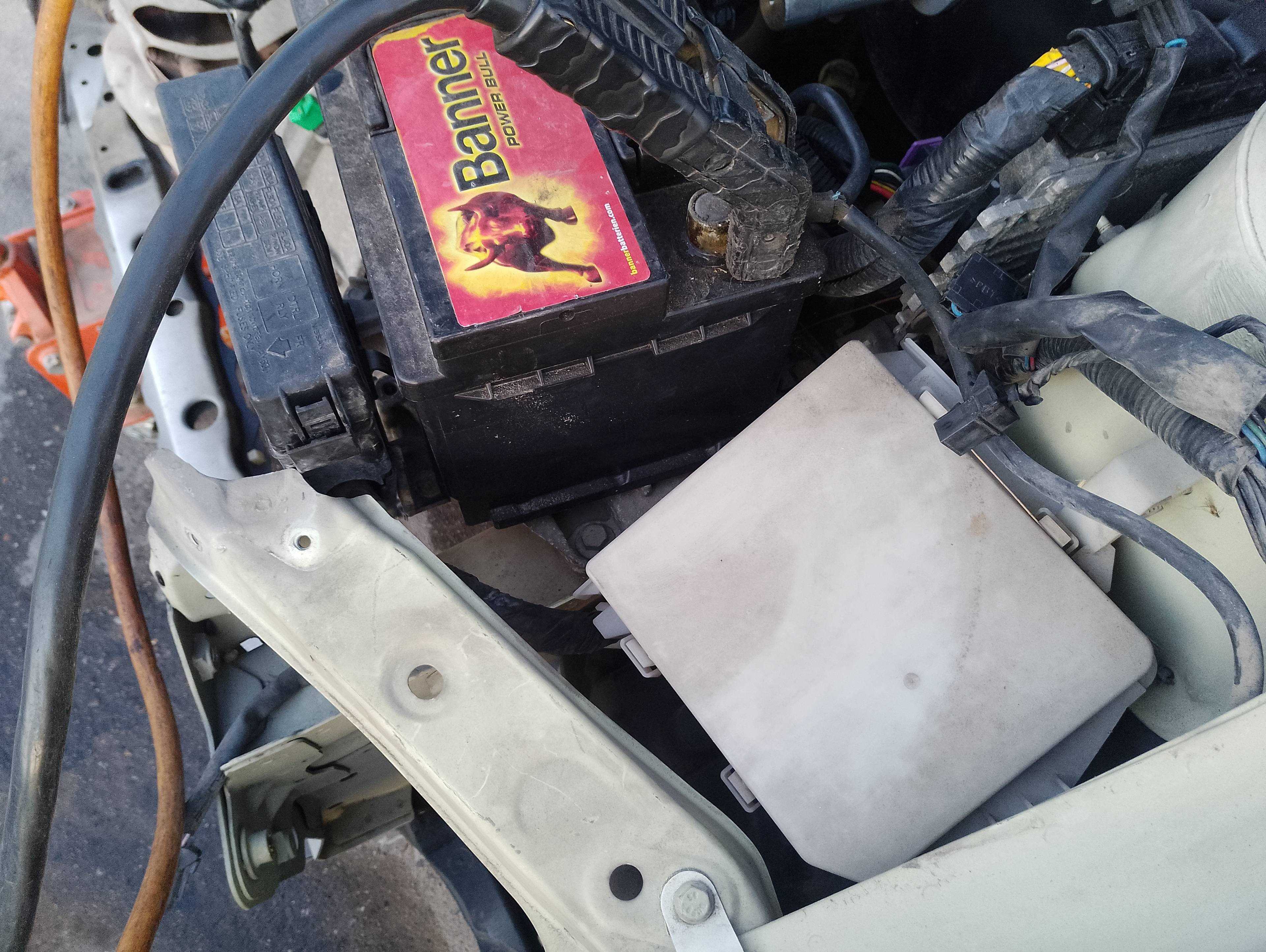 Recambio de caja reles / fusibles para nissan micra (k12e) 25 aniversario referencia OEM IAM   