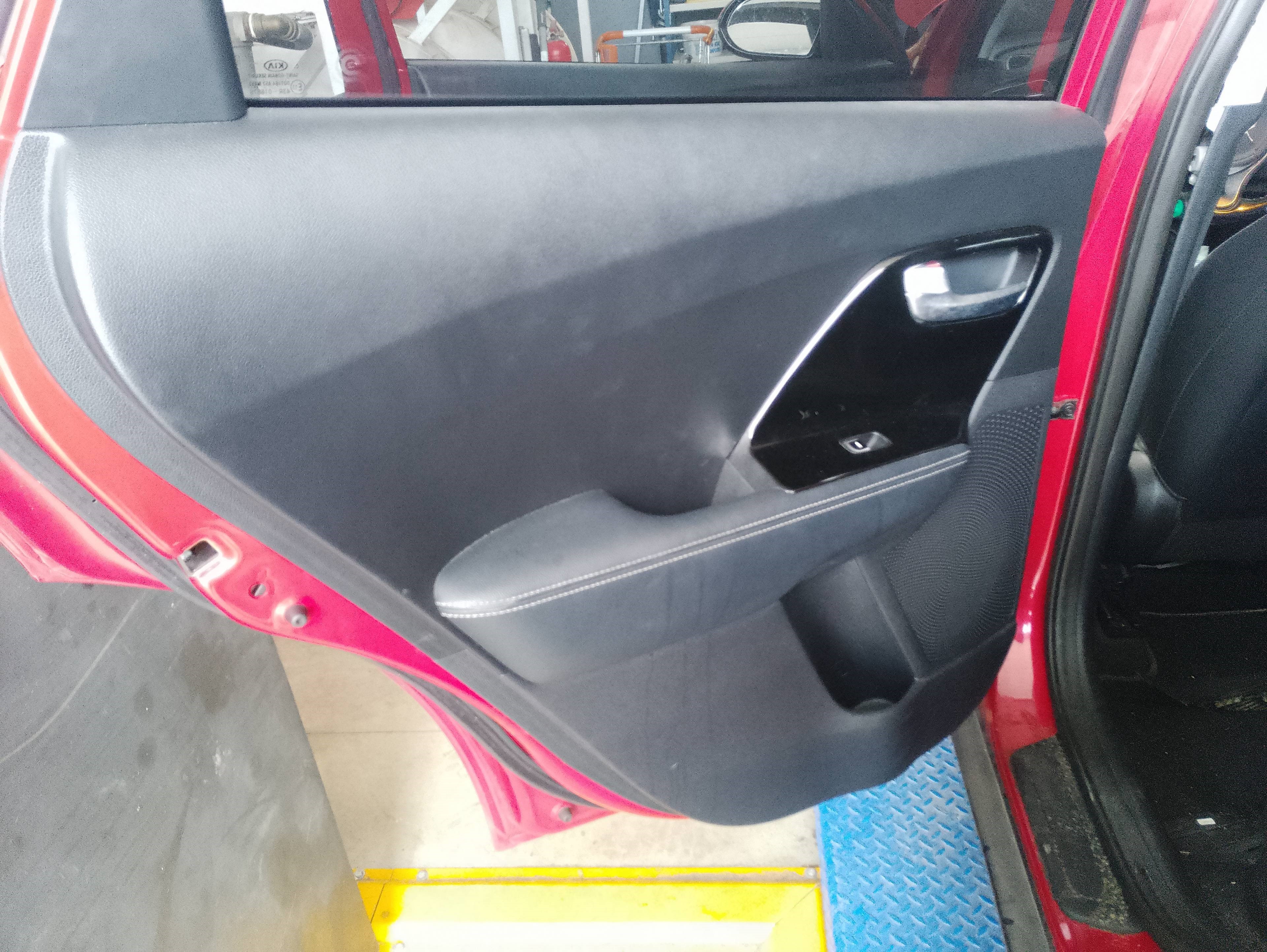 Recambio de guarnecido puerta trasera izquierda para kia niro e-niro concept referencia OEM IAM   