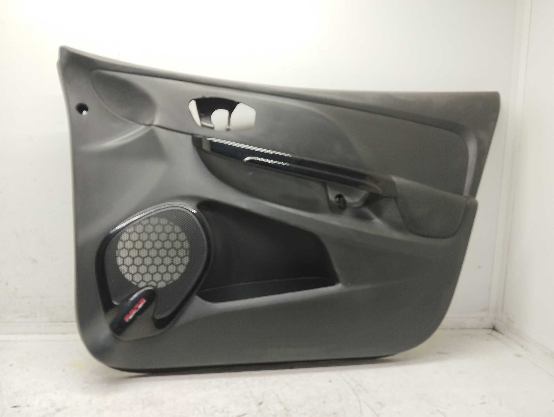 Recambio de guarnecido puerta delantera derecha para renault clio iv 1.5 dci referencia OEM IAM 809004539R  