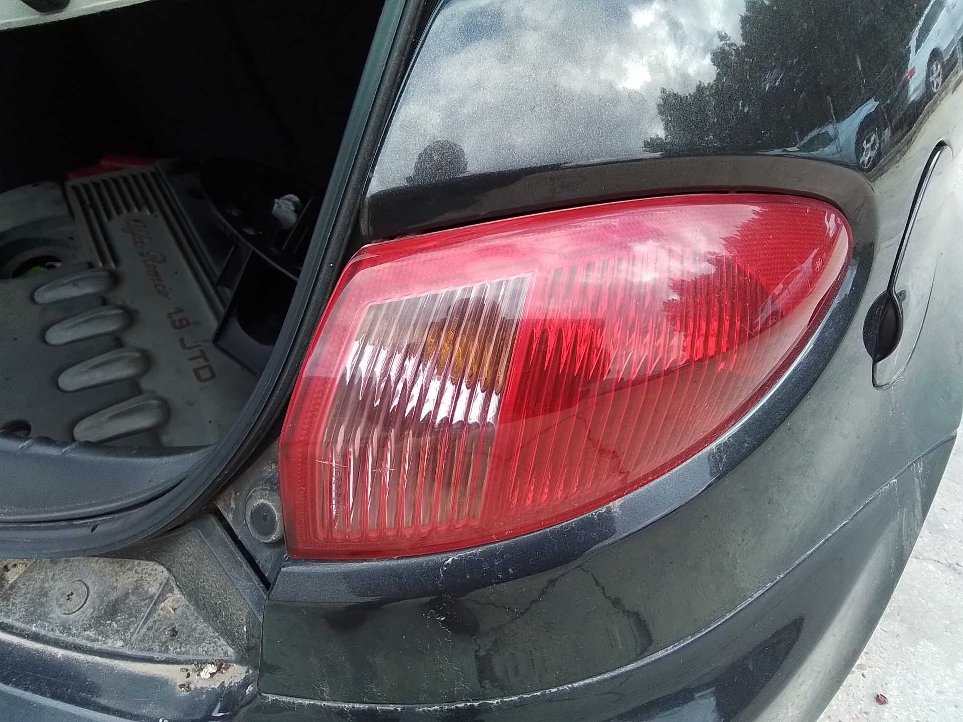 Recambio de piloto trasero derecho para alfa romeo 147 (190) 1.9 jtd cat referencia OEM IAM   