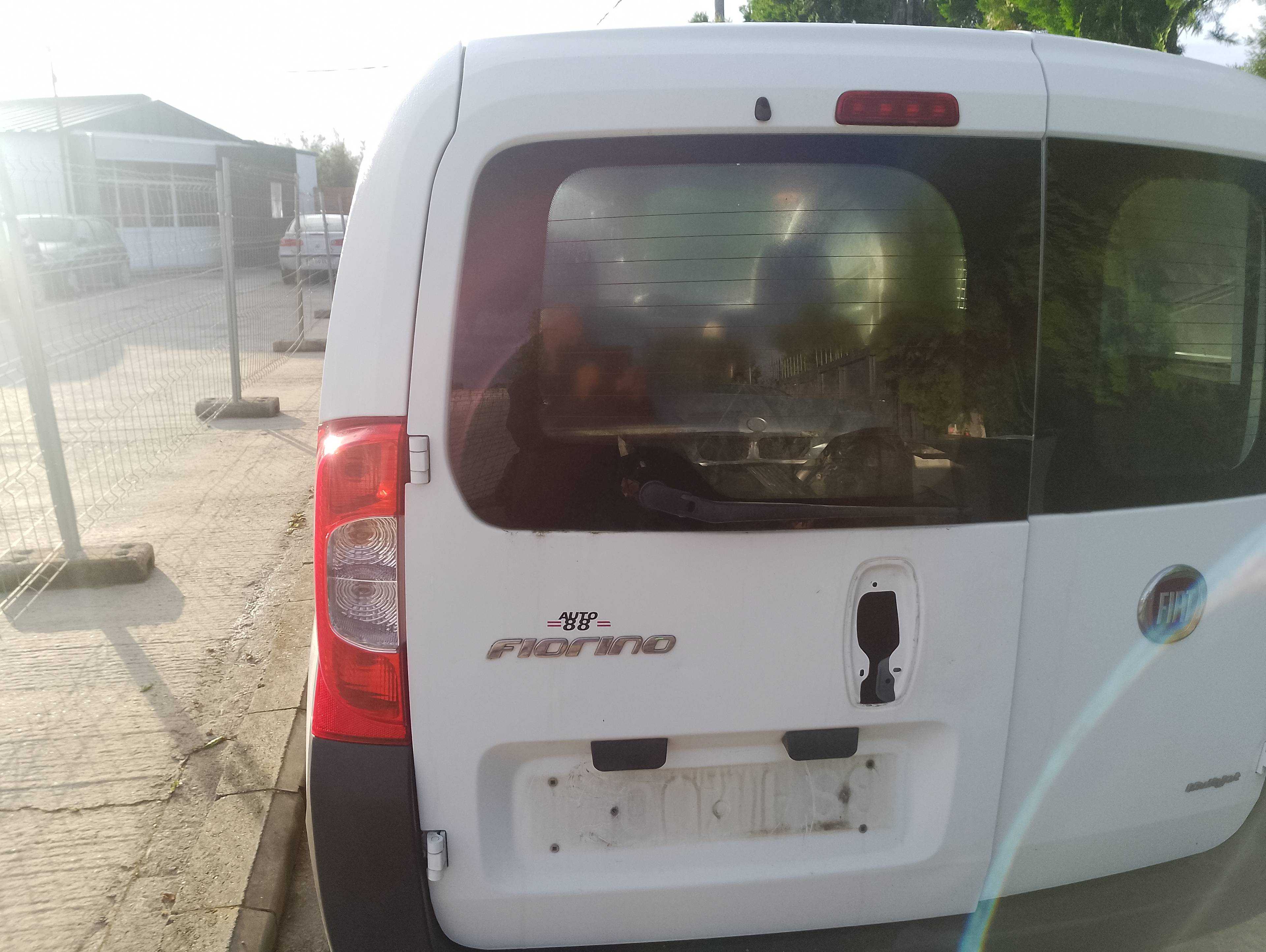 Recambio de porton trasero izquierdo para fiat fiorino básico referencia OEM IAM   