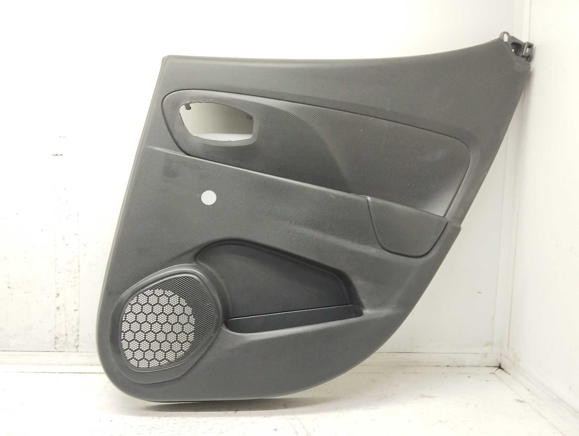 Recambio de guarnecido puerta trasera derecha para renault clio iv 1.5 dci referencia OEM IAM 829A07547R  