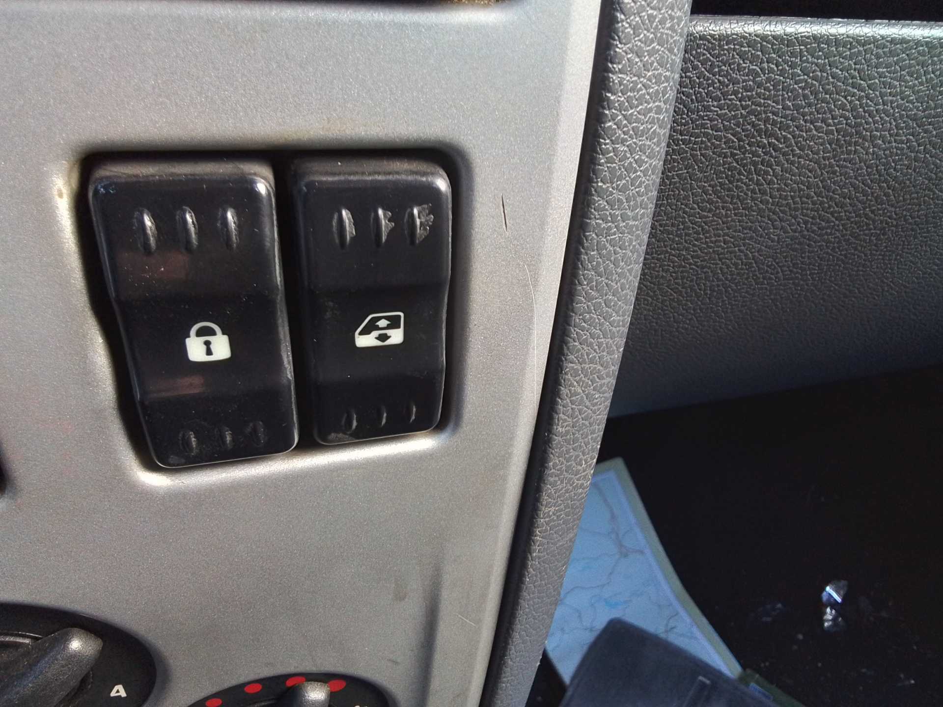 Recambio de mando elevalunas delantero derecho para dacia logan 1.5 dci diesel cat referencia OEM IAM   