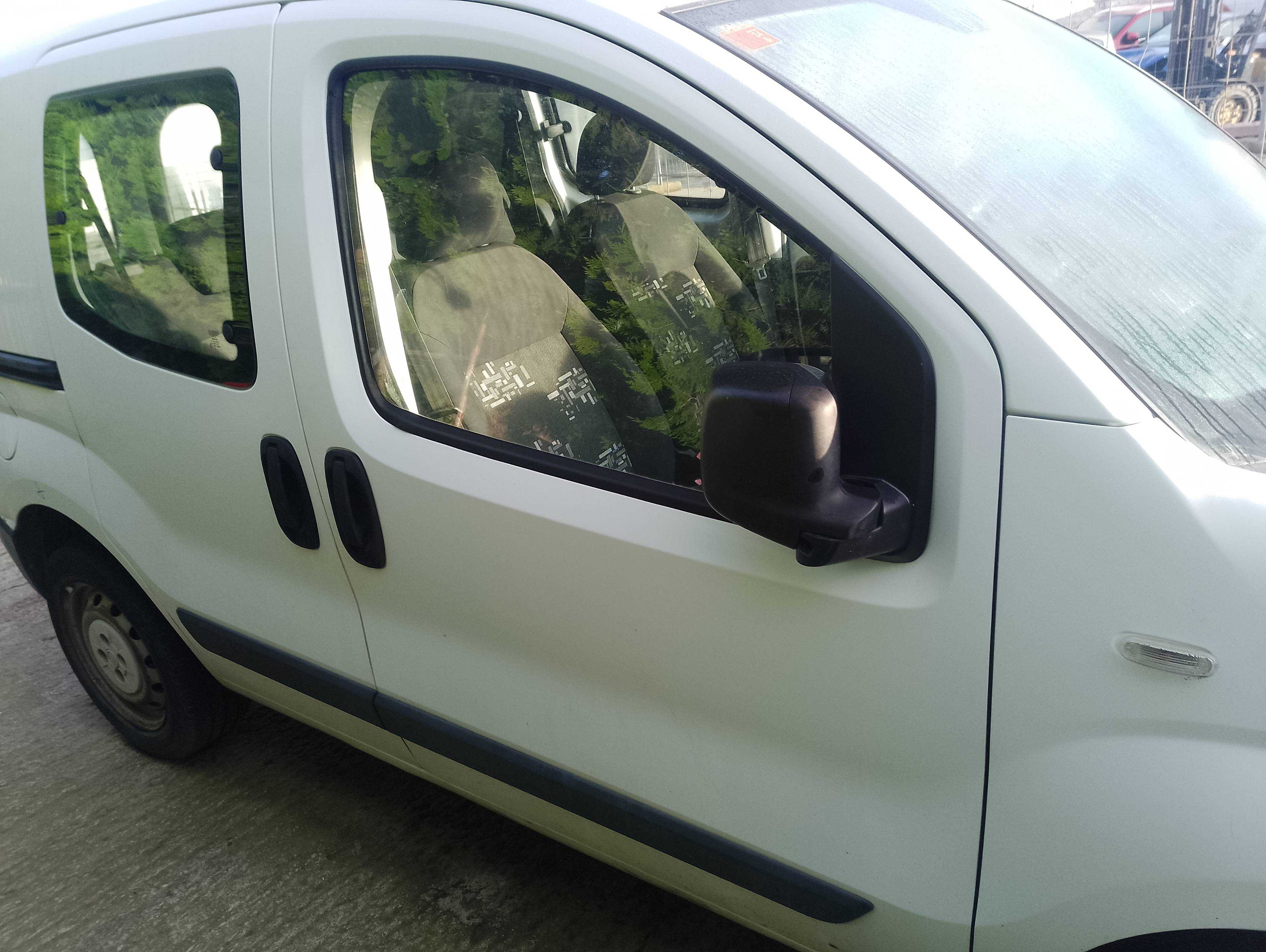 Recambio de puerta delantera derecha para fiat fiorino básico referencia OEM IAM   