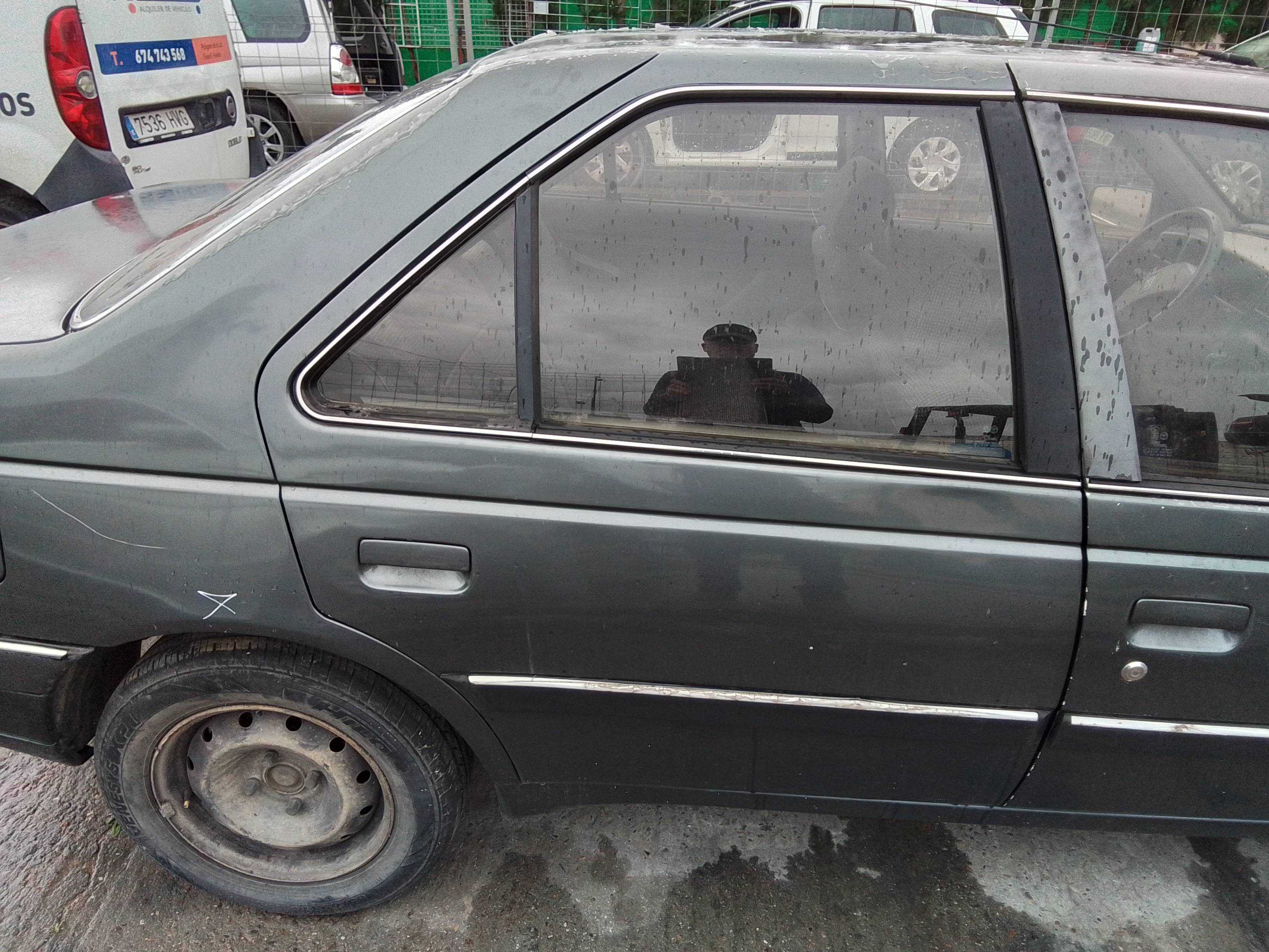 Recambio de puerta trasera derecha para peugeot 405 berlina srd-turbo exclusive referencia OEM IAM   