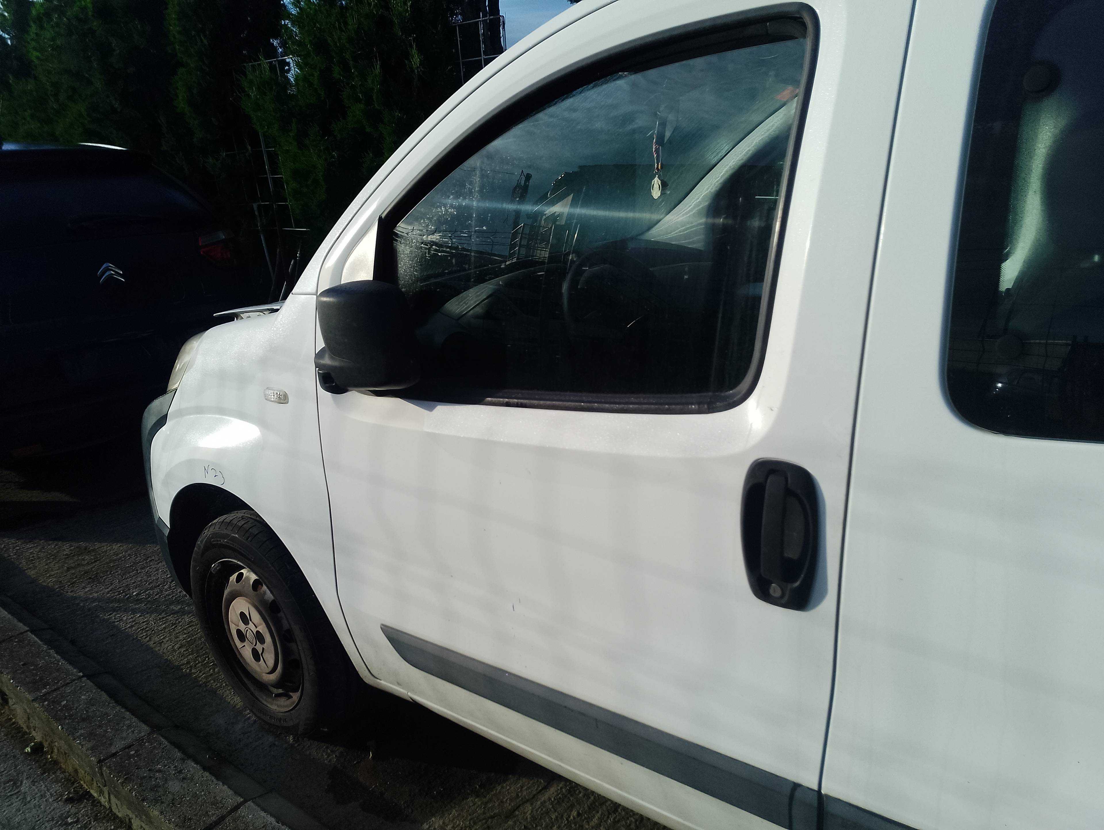 Recambio de puerta delantera izquierda para fiat fiorino básico referencia OEM IAM   