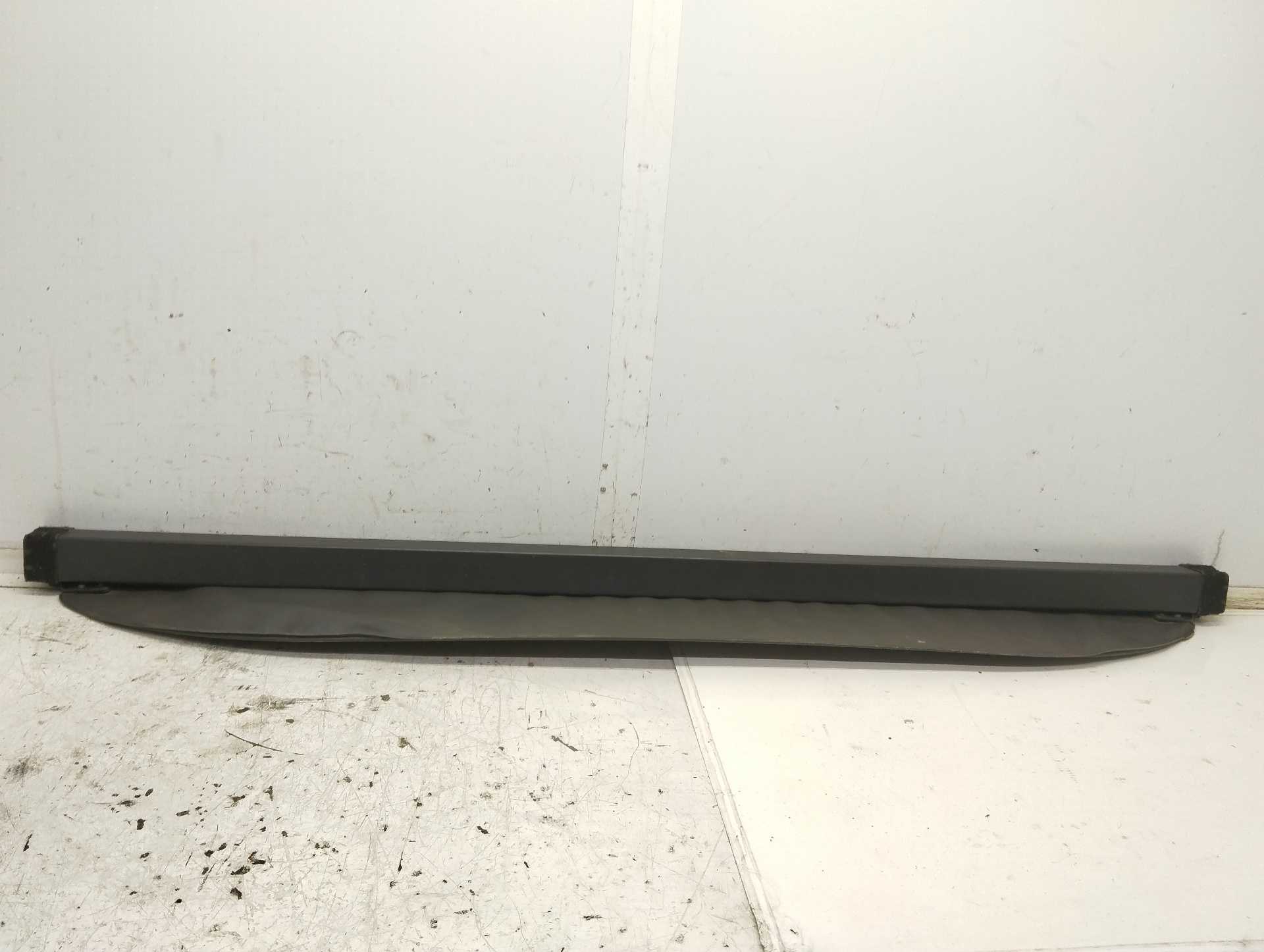 Recambio de bandeja trasera para hyundai galloper santamo santamo referencia OEM IAM 24712M2000  