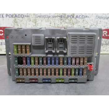 CAJA RELES / FUSIBLES 