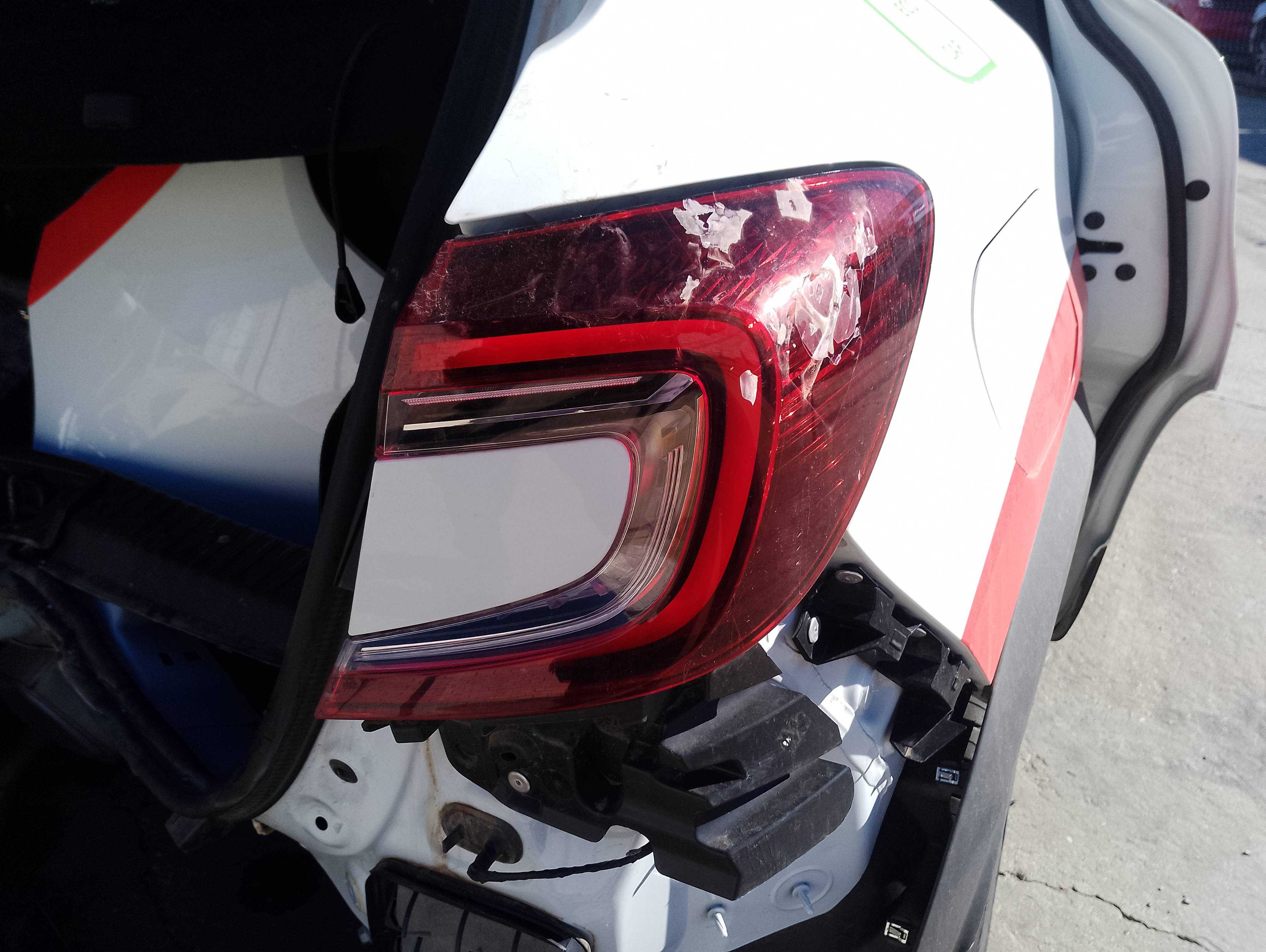 Recambio de piloto trasero derecho para renault captur ii equilibre referencia OEM IAM   