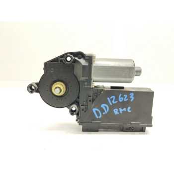 MOTOR ELEVALUNAS DELANTERO DERECHO 3D1959792A 0130821765 BOSCH