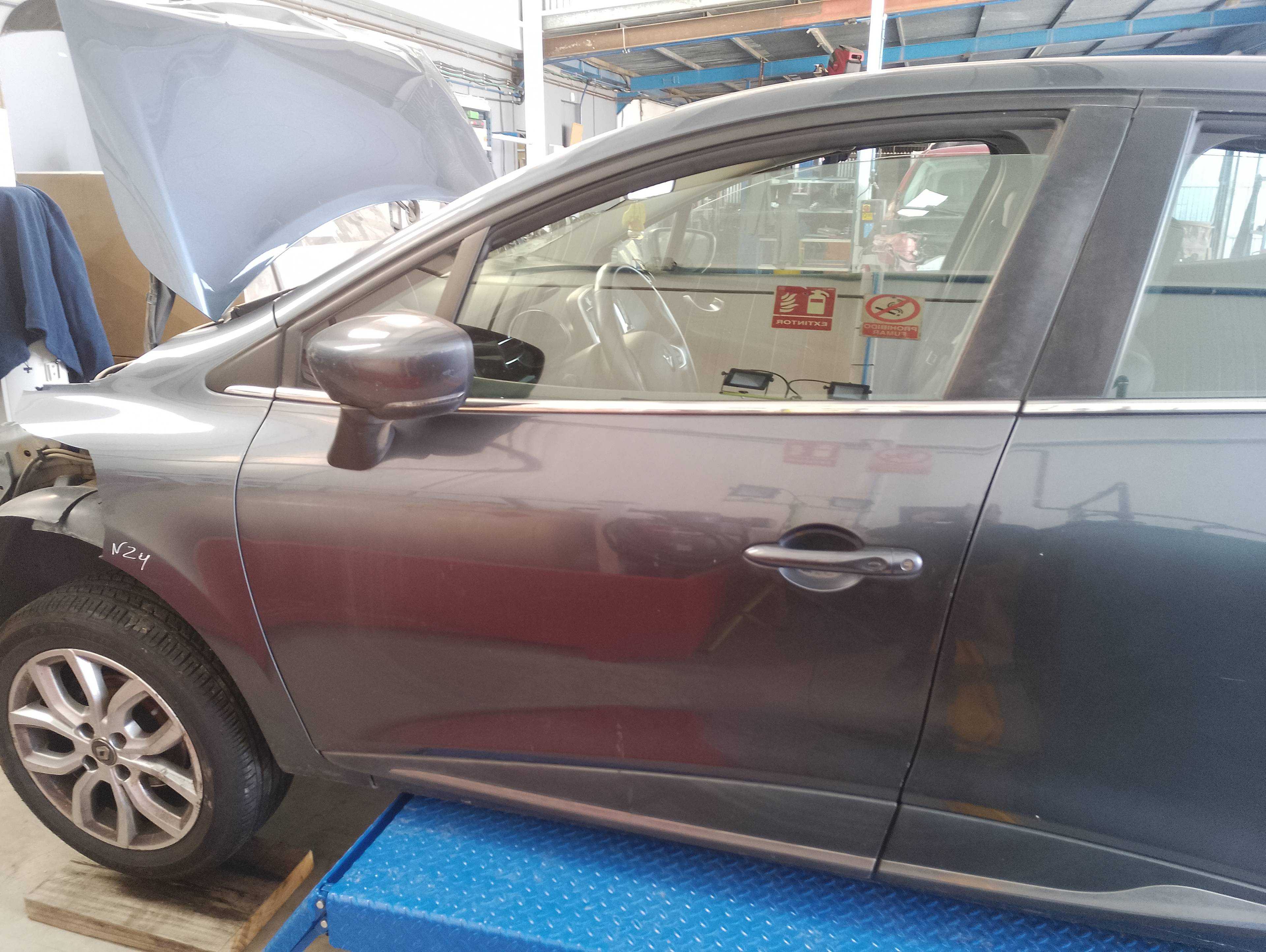 Recambio de puerta delantera izquierda para renault clio iv 1.0 tce referencia OEM IAM   