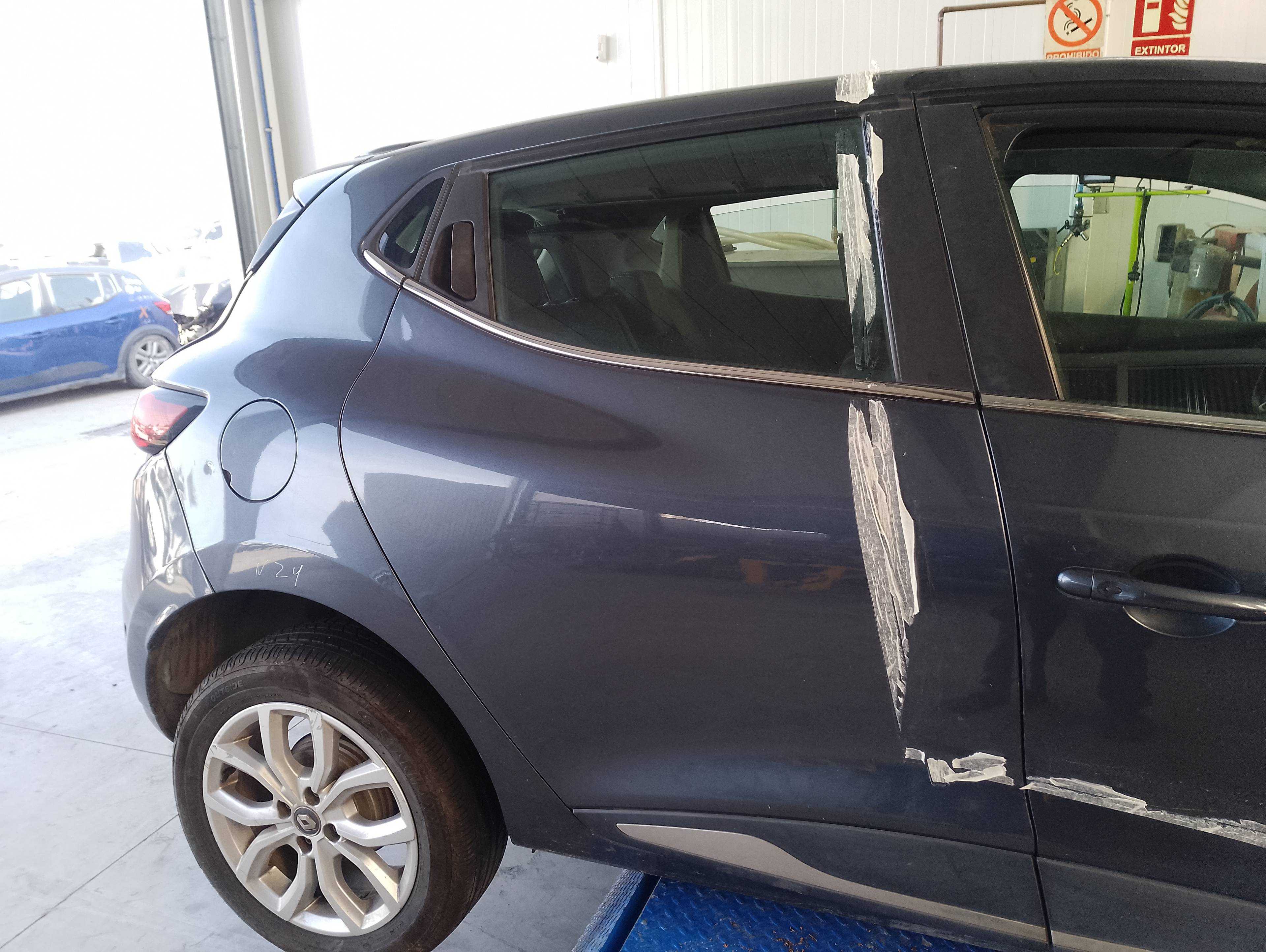 Recambio de puerta trasera derecha para renault clio iv 1.0 tce referencia OEM IAM   