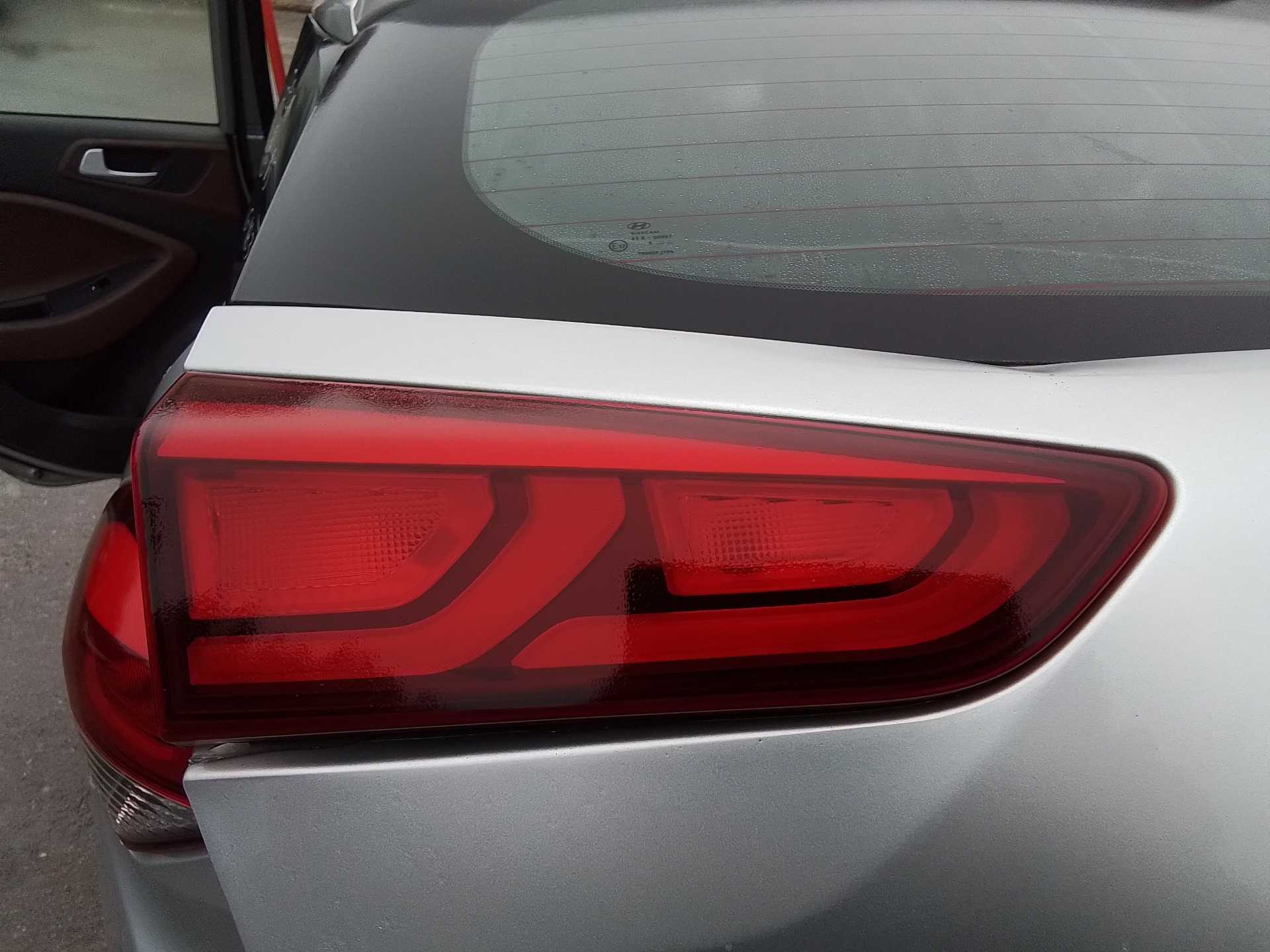 Recambio de piloto porton trasero izquierdo para hyundai i20 1.2 16v cat referencia OEM IAM 92403C8000  