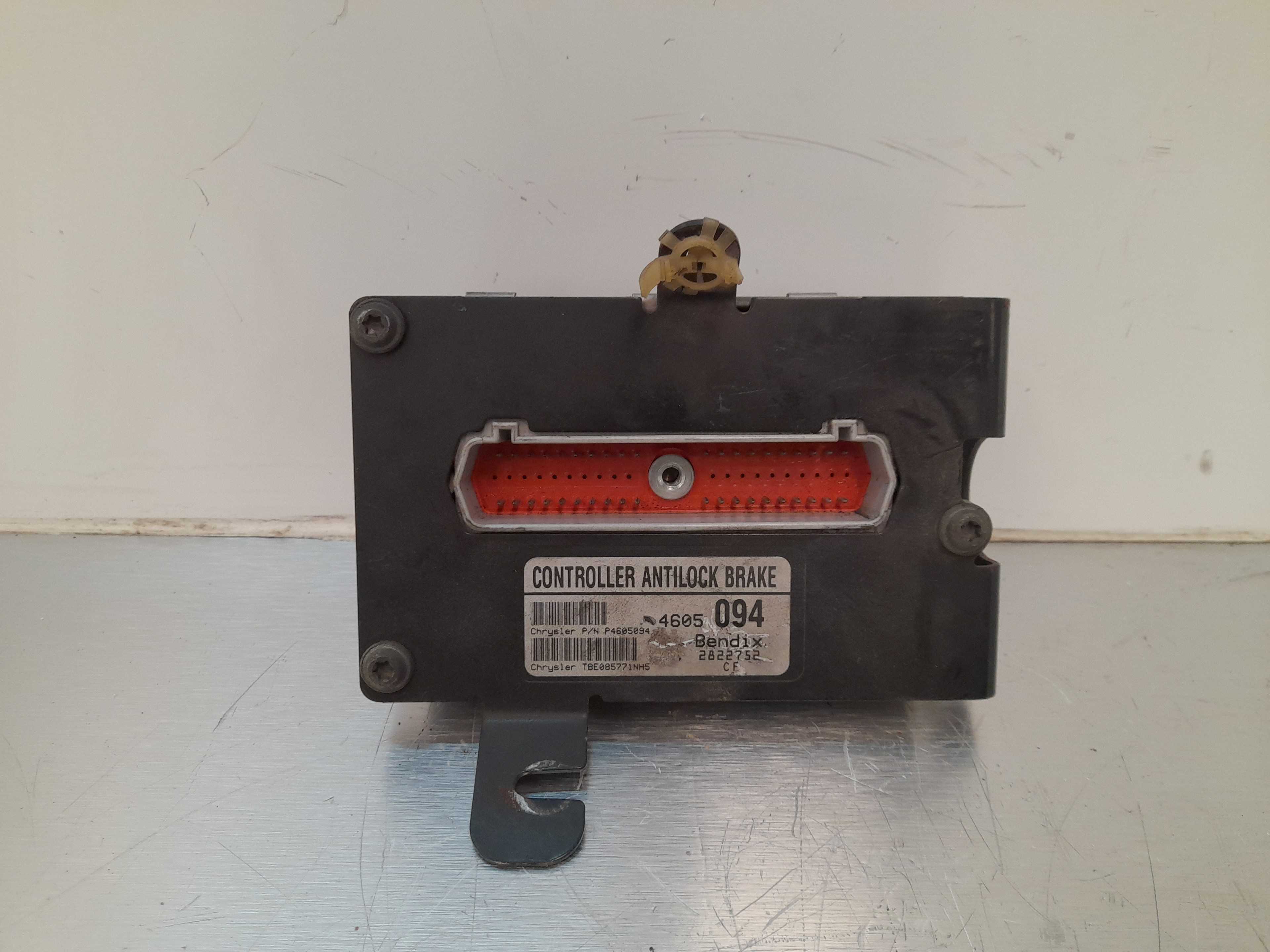 Recambio de centralita abs para chrysler stratus berlina (ja) 2.5 v6 le referencia OEM IAM P4605094  