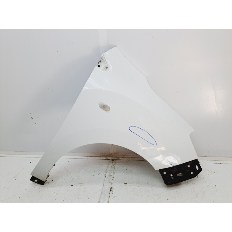 Recambio de aleta delantera derecha para dacia lodgy 1.5 dci diesel fap cat referencia OEM IAM 260421830R  