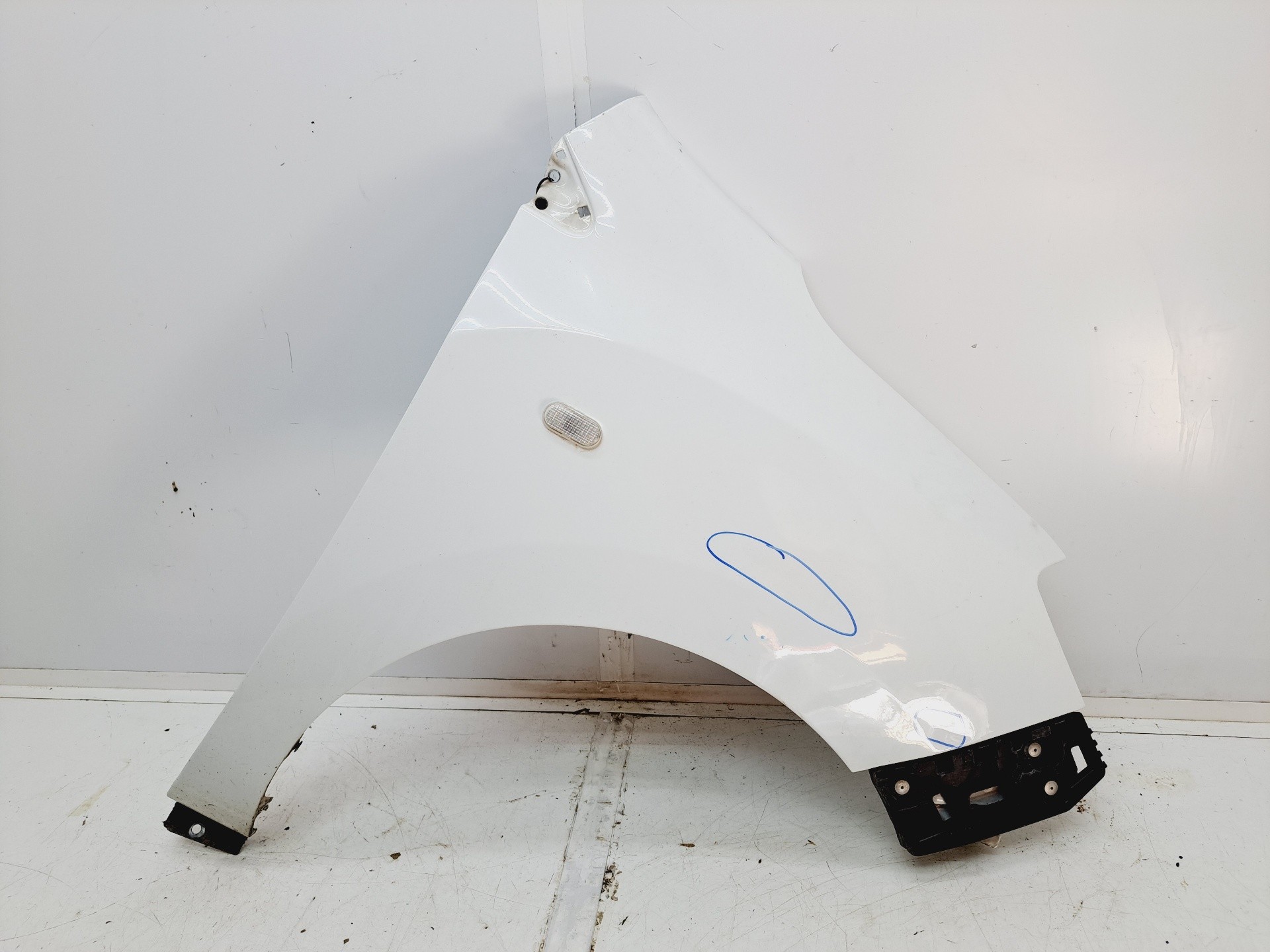Recambio de aleta delantera derecha para dacia lodgy 1.5 dci diesel fap cat referencia OEM IAM 260421830R  