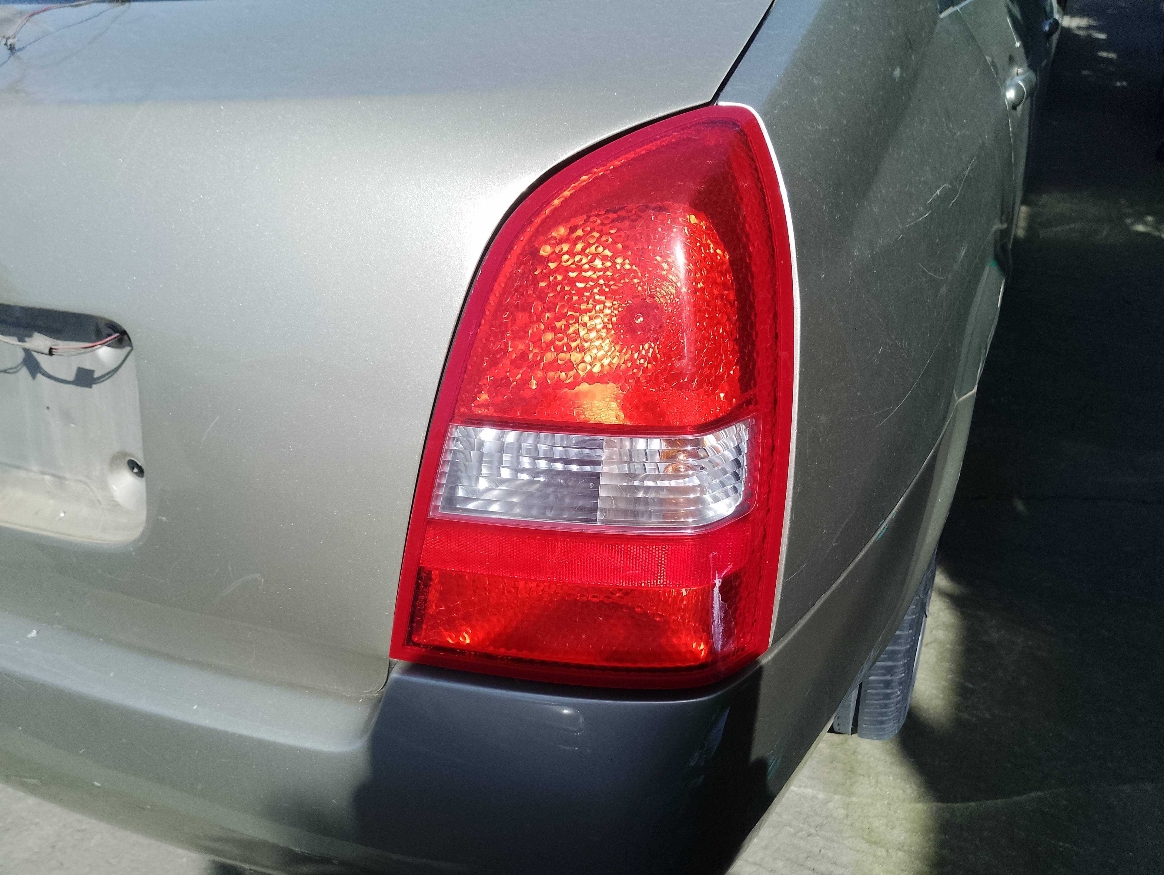 Recambio de piloto trasero derecho para nissan primera berlina (p12) acenta referencia OEM IAM   