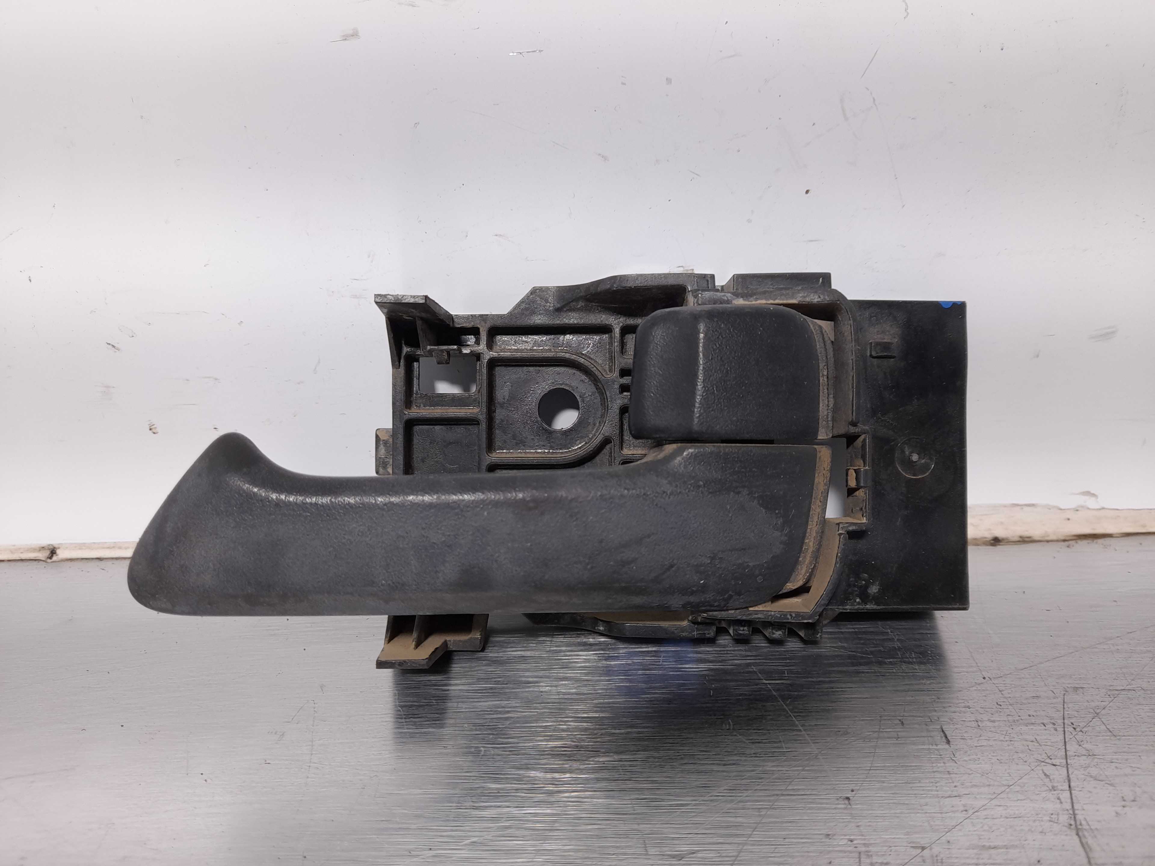 Recambio de maneta interior delantera derecha para isuzu d-max crew cab 4wd referencia OEM IAM   