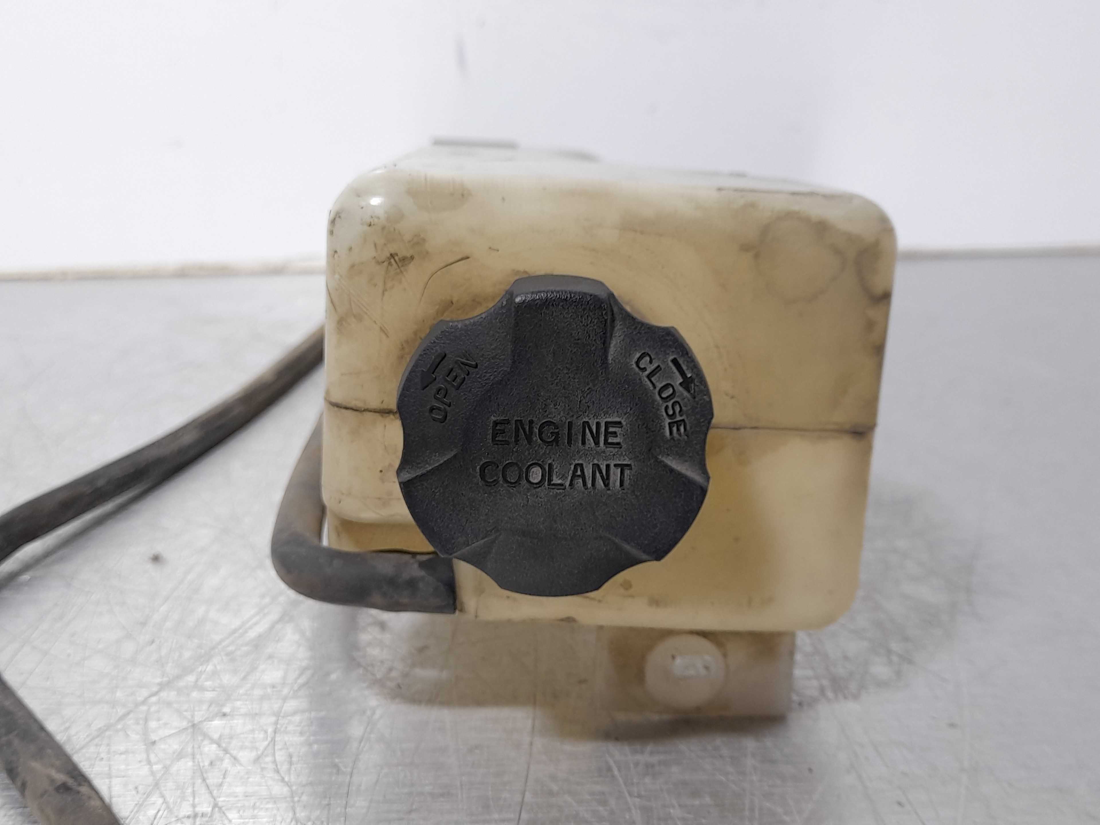 Recambio de deposito expansion para kia sorento 2.5 crdi active referencia OEM IAM 254303E900  