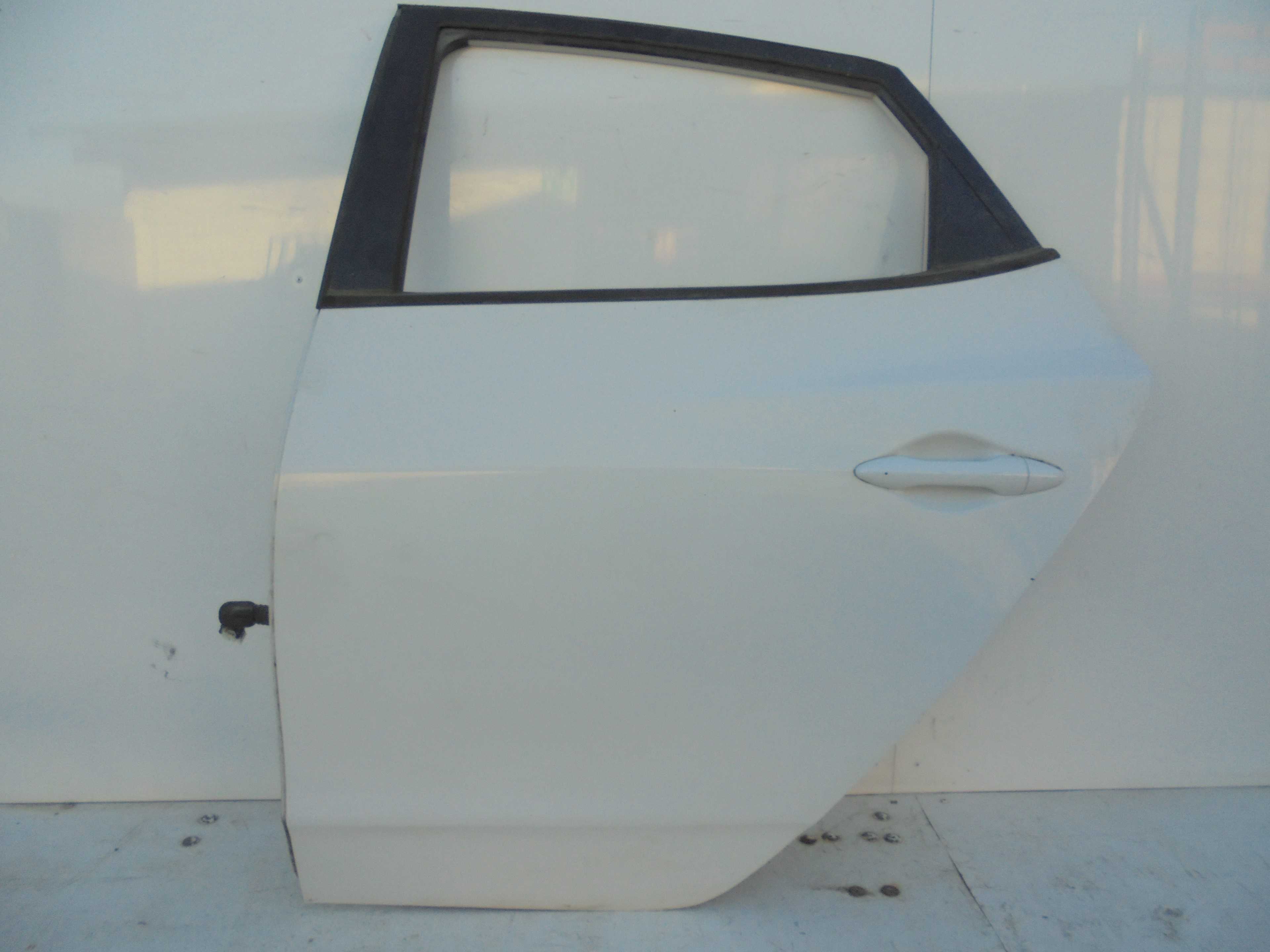 Recambio de puerta trasera izquierda para hyundai ix35 1.7 crdi cat referencia OEM IAM   