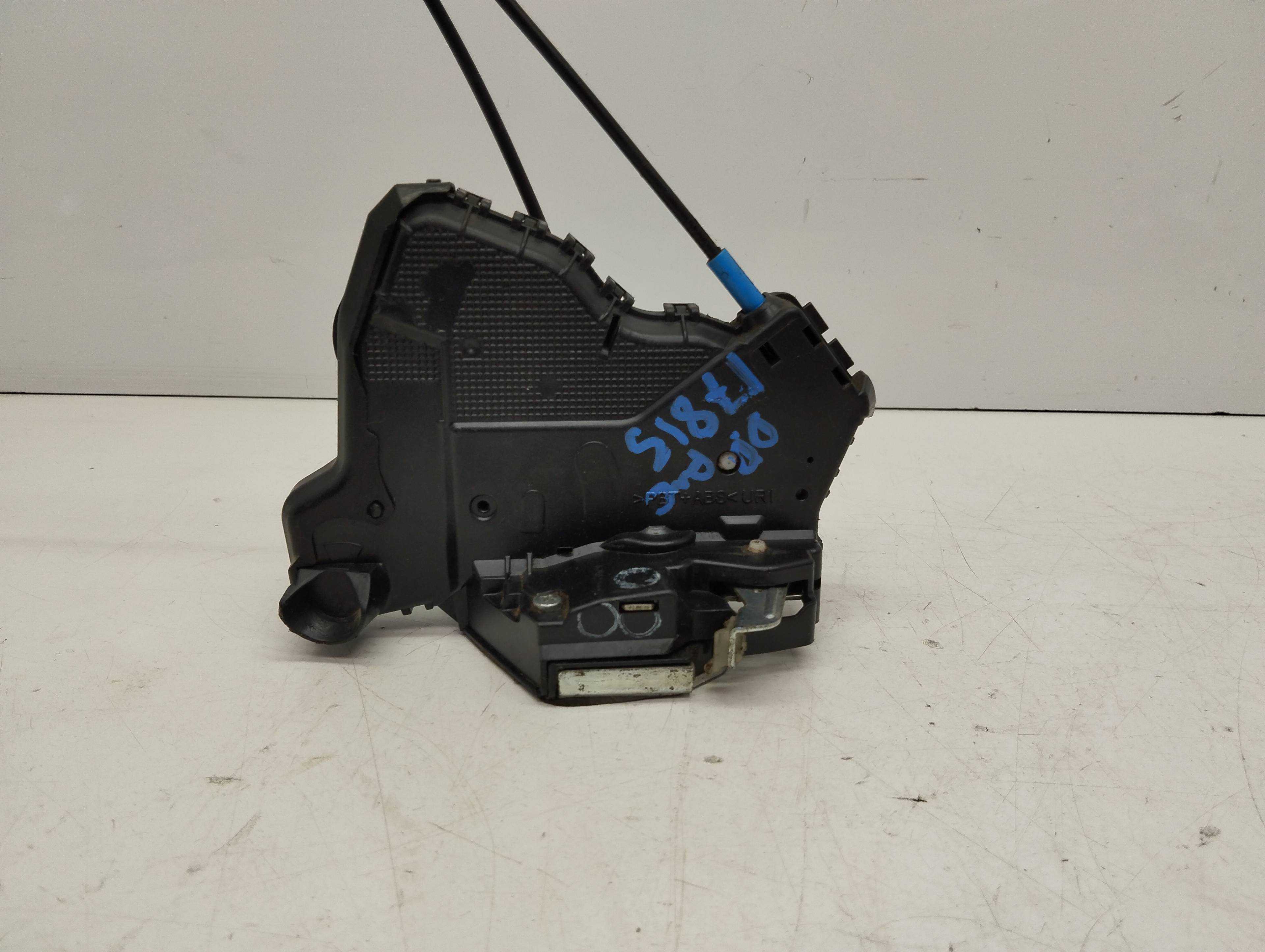 Recambio de cerradura puerta delantera derecha para toyota auris 1.8 16v (híbrido) referencia OEM IAM 6903005131  