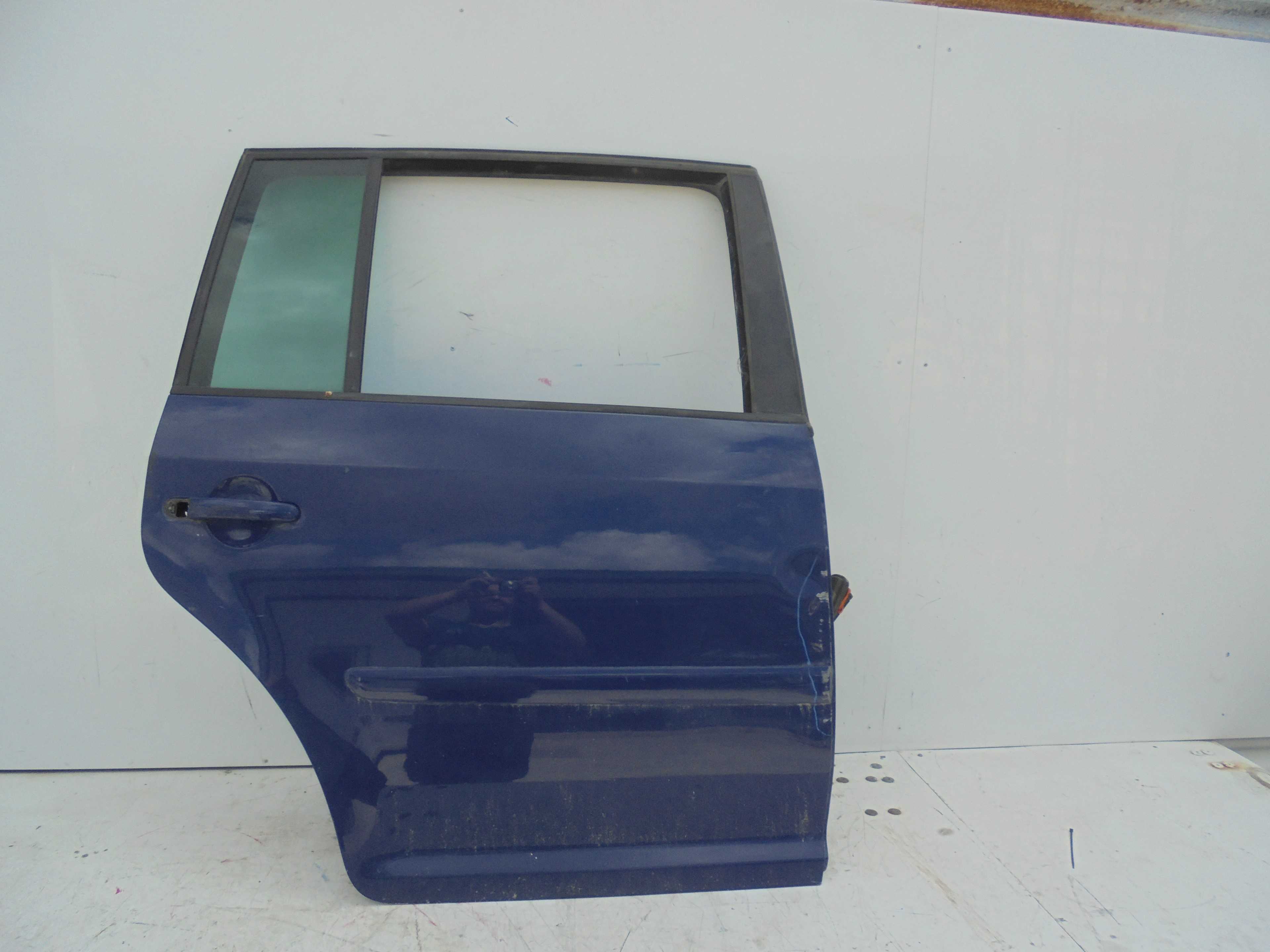 Recambio de puerta trasera derecha para volkswagen touran (1t1) highline referencia OEM IAM   