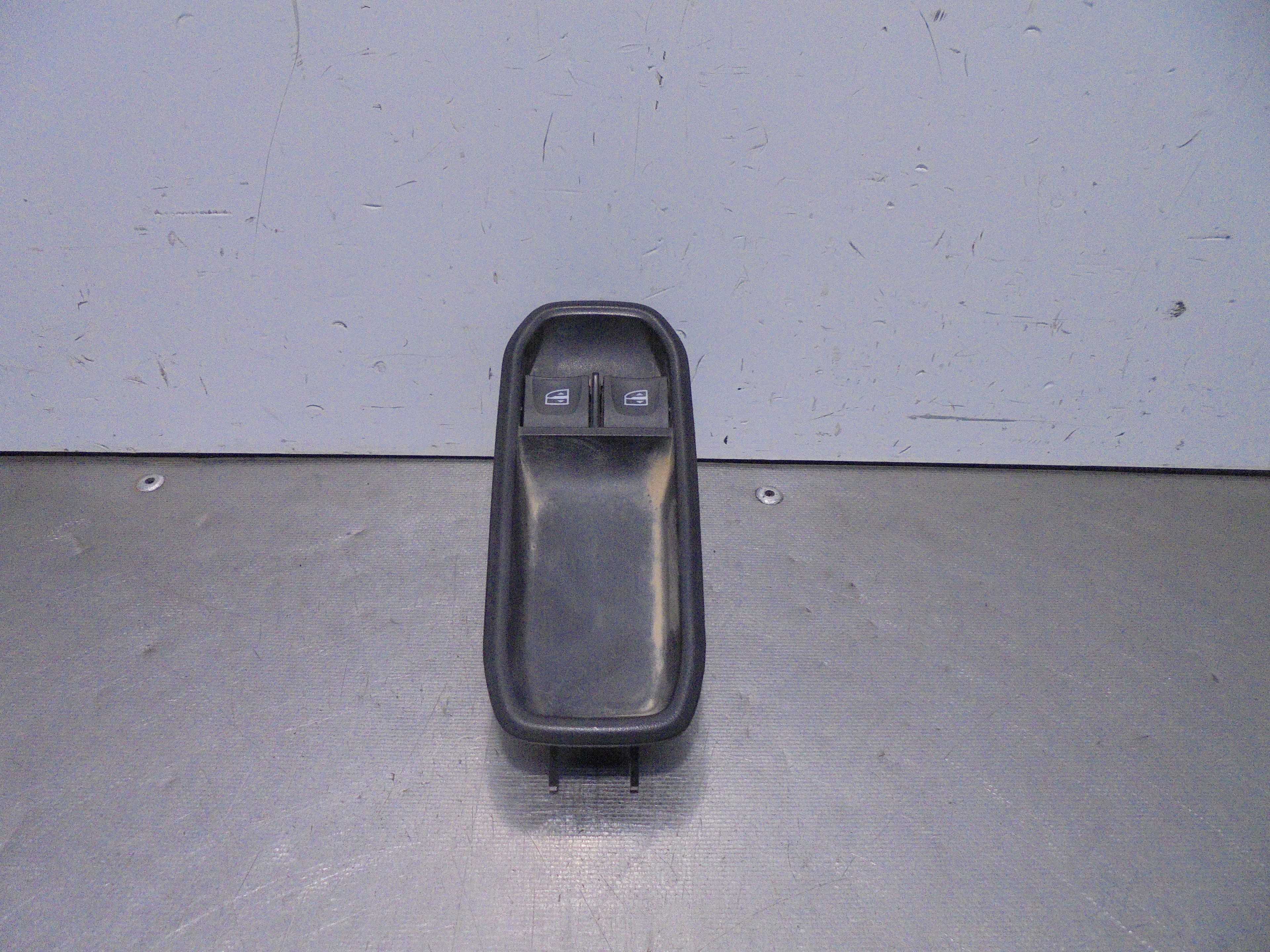 Recambio de mando elevalunas delantero izquierdo para renault express referencia OEM IAM 809619758R  