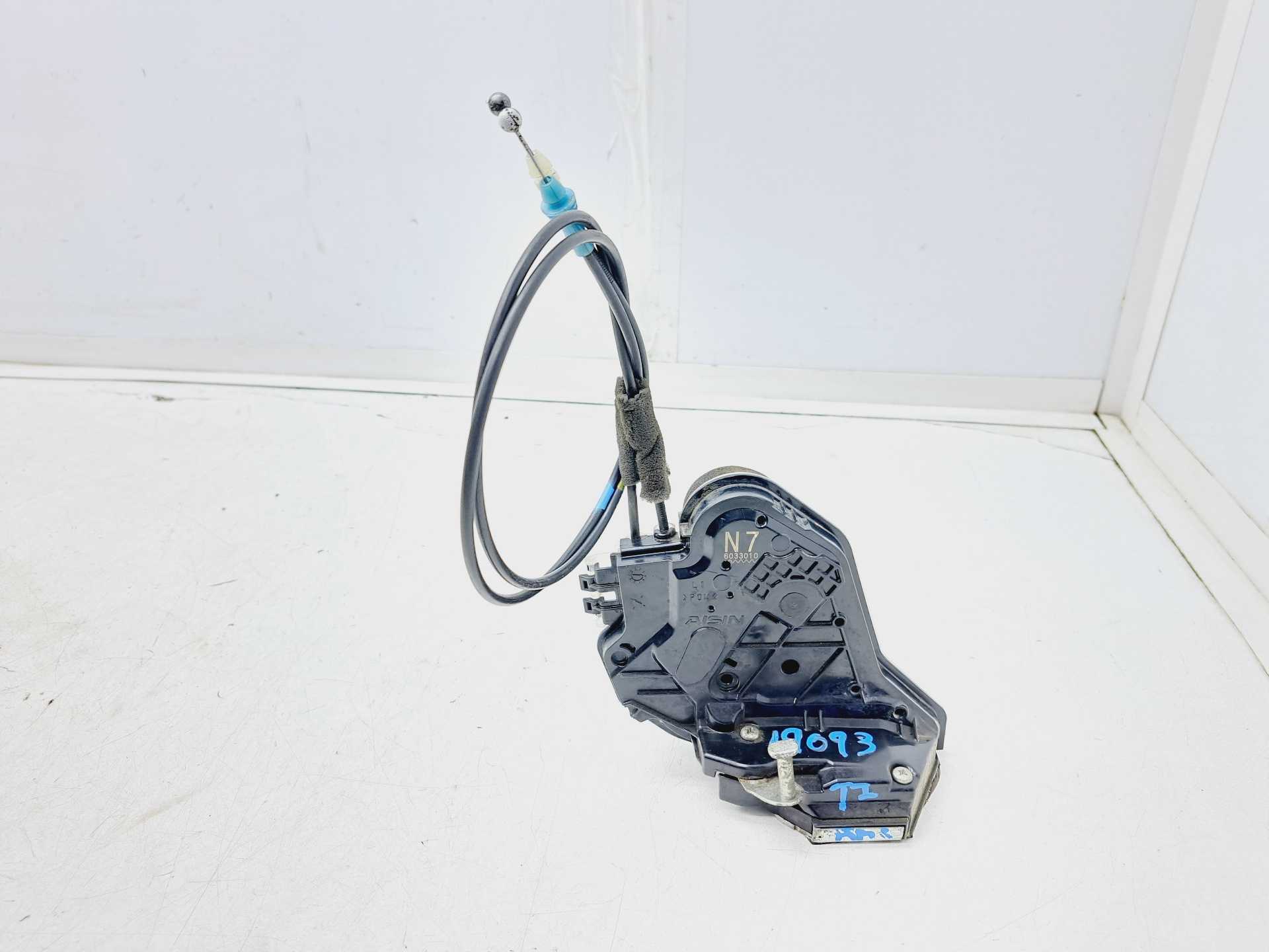 Recambio de cerradura puerta trasera izquierda para toyota prius+ advance referencia OEM IAM 6033010  