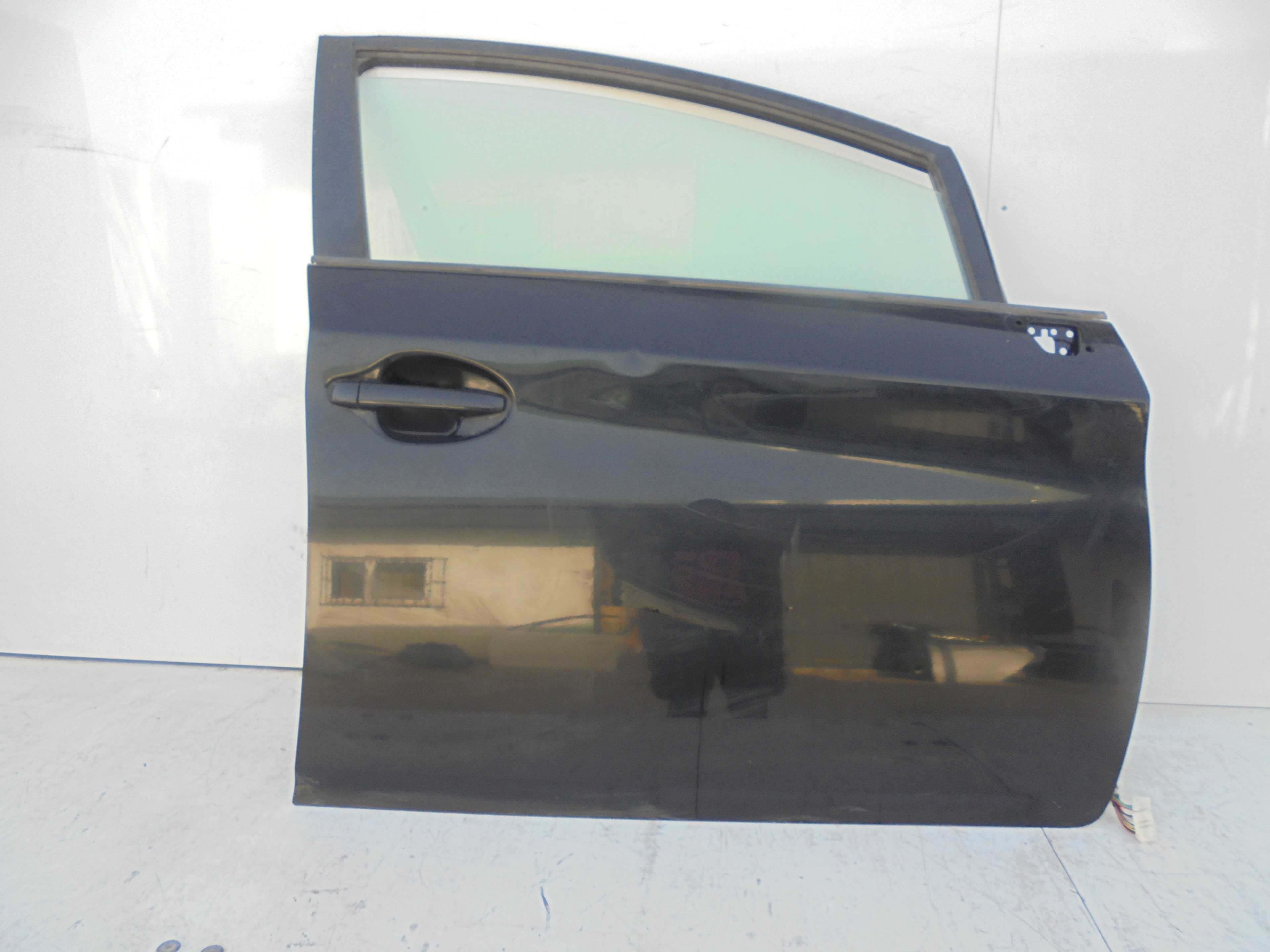 Recambio de puerta delantera derecha para toyota prius (nhw30) plug-in hybrid executive referencia OEM IAM   