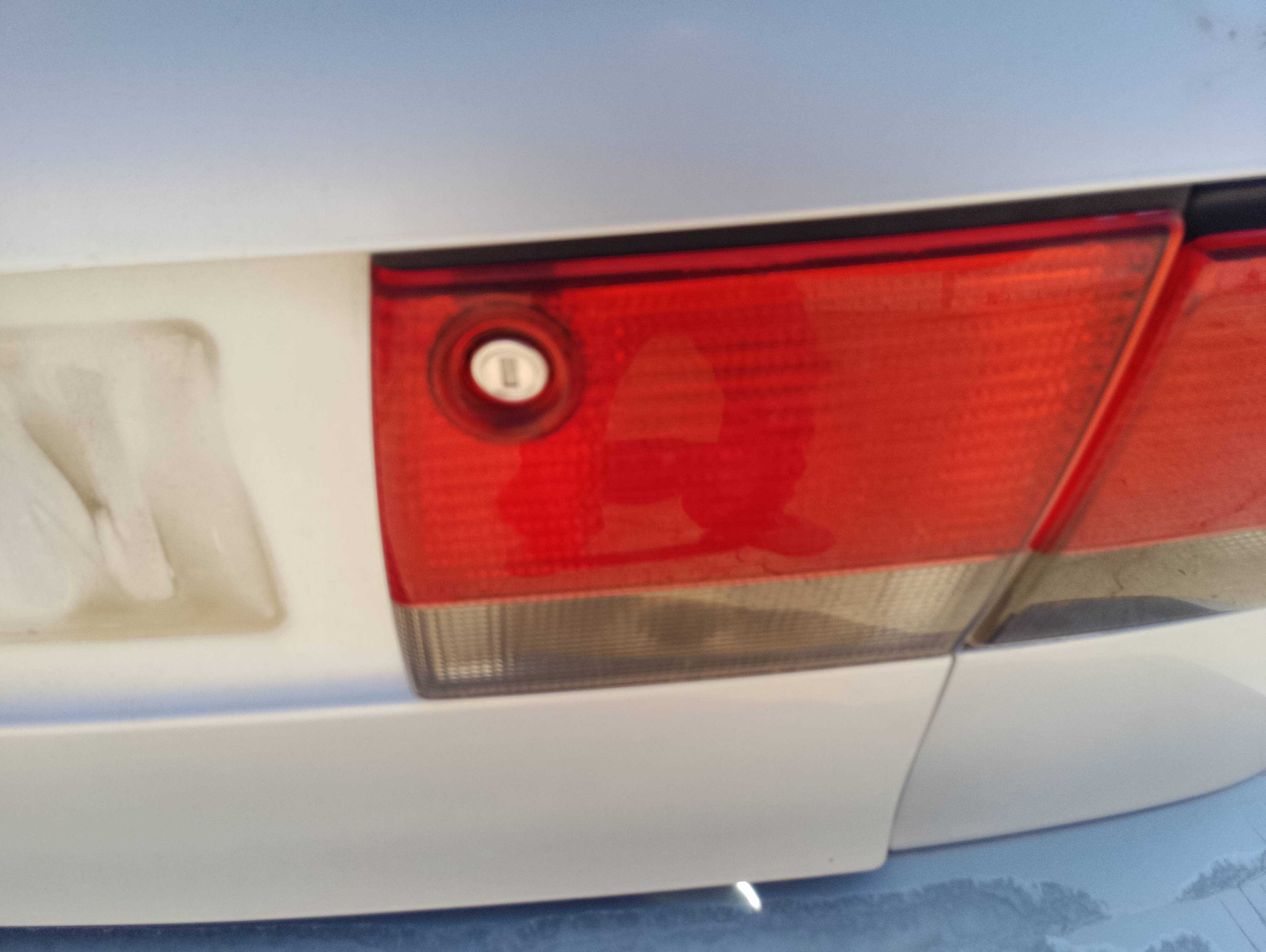 Recambio de piloto porton trasero derecho para saab 9-3 berlina 2.0 aero turbo referencia OEM IAM   