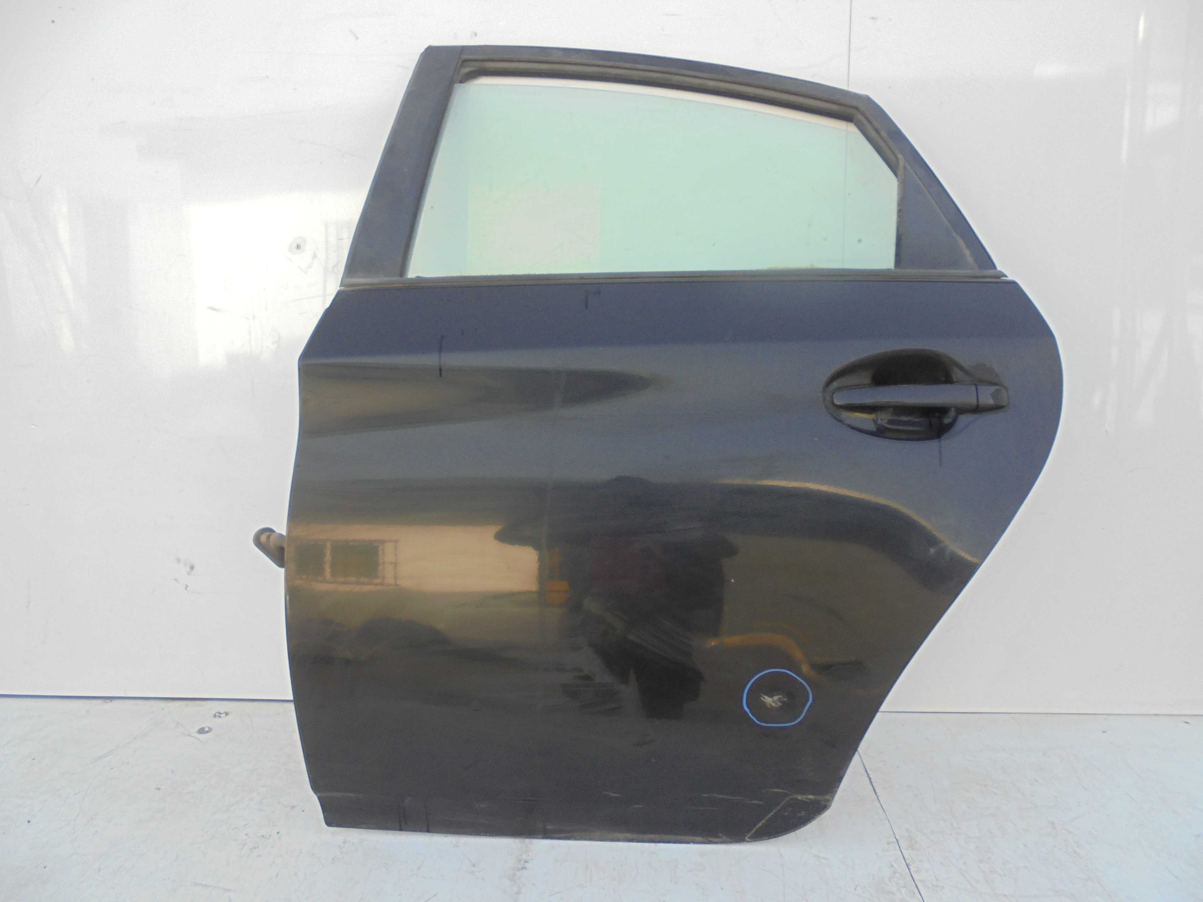 Recambio de puerta trasera izquierda para toyota prius (nhw30) plug-in hybrid executive referencia OEM IAM   