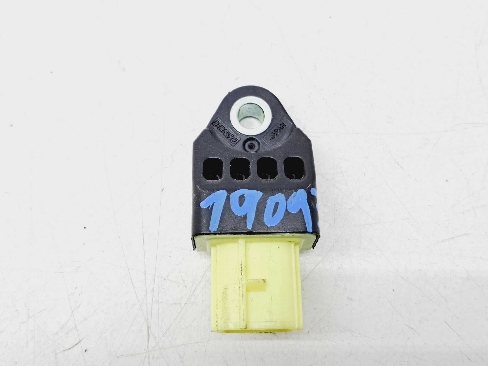 Recambio de sensor de impacto para toyota prius+ advance referencia OEM IAM 8983152030  