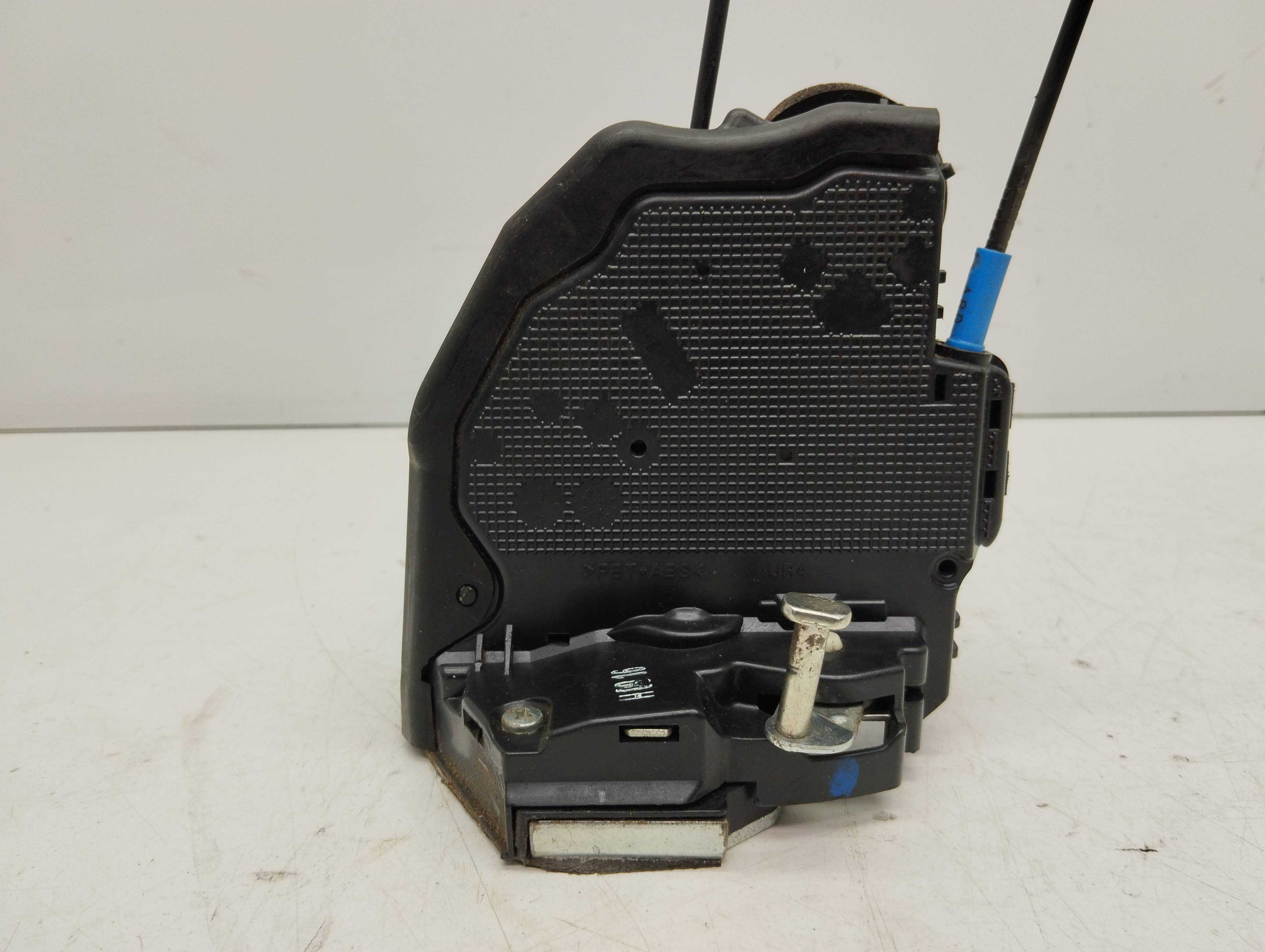Recambio de cerradura puerta trasera derecha para toyota auris 1.8 16v (híbrido) referencia OEM IAM 6905005051  