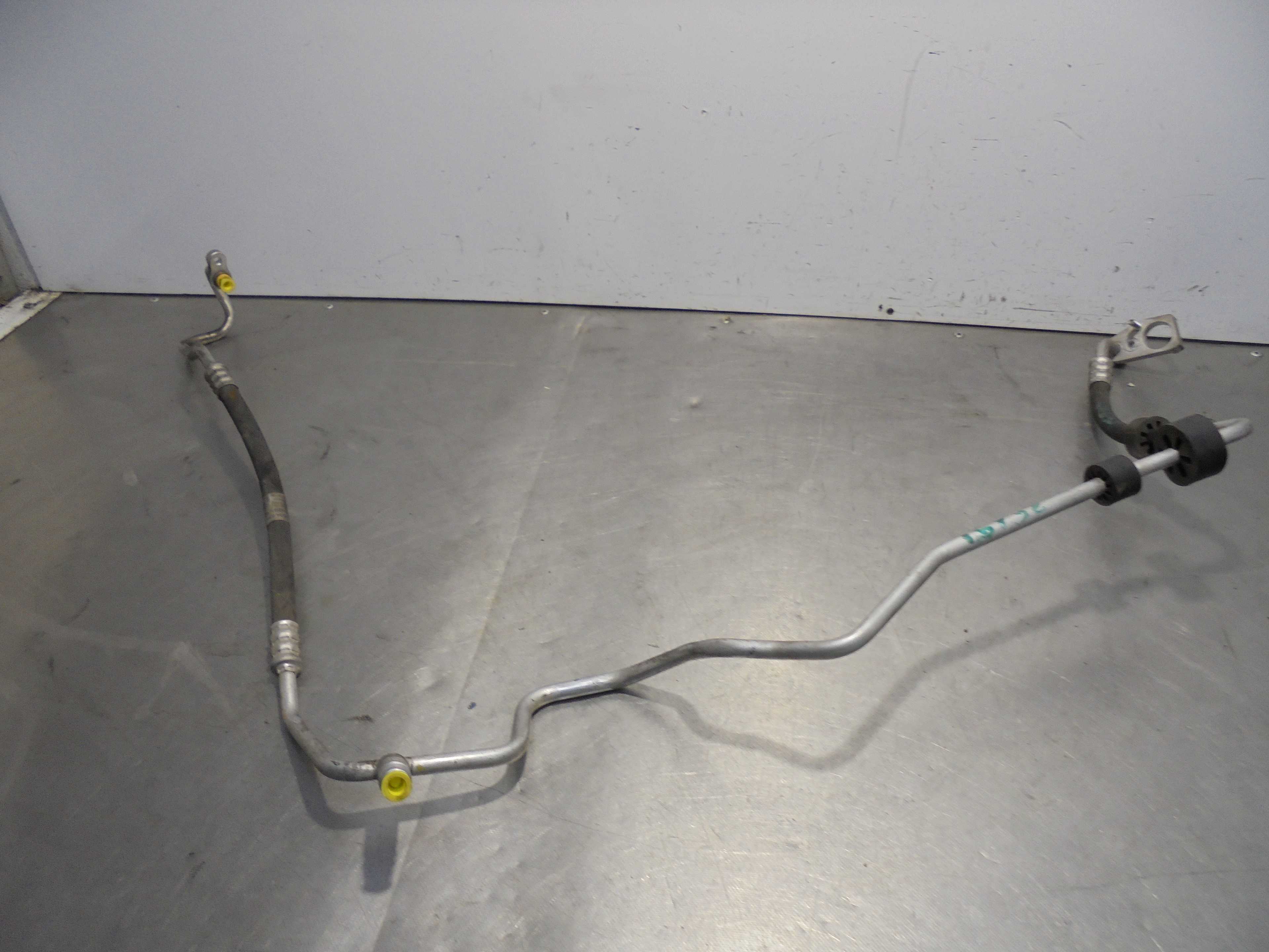 Recambio de tubos aire acondicionado para mercedes-benz clase c (w204) berlina 2.1 cdi cat referencia OEM IAM A2048304415  