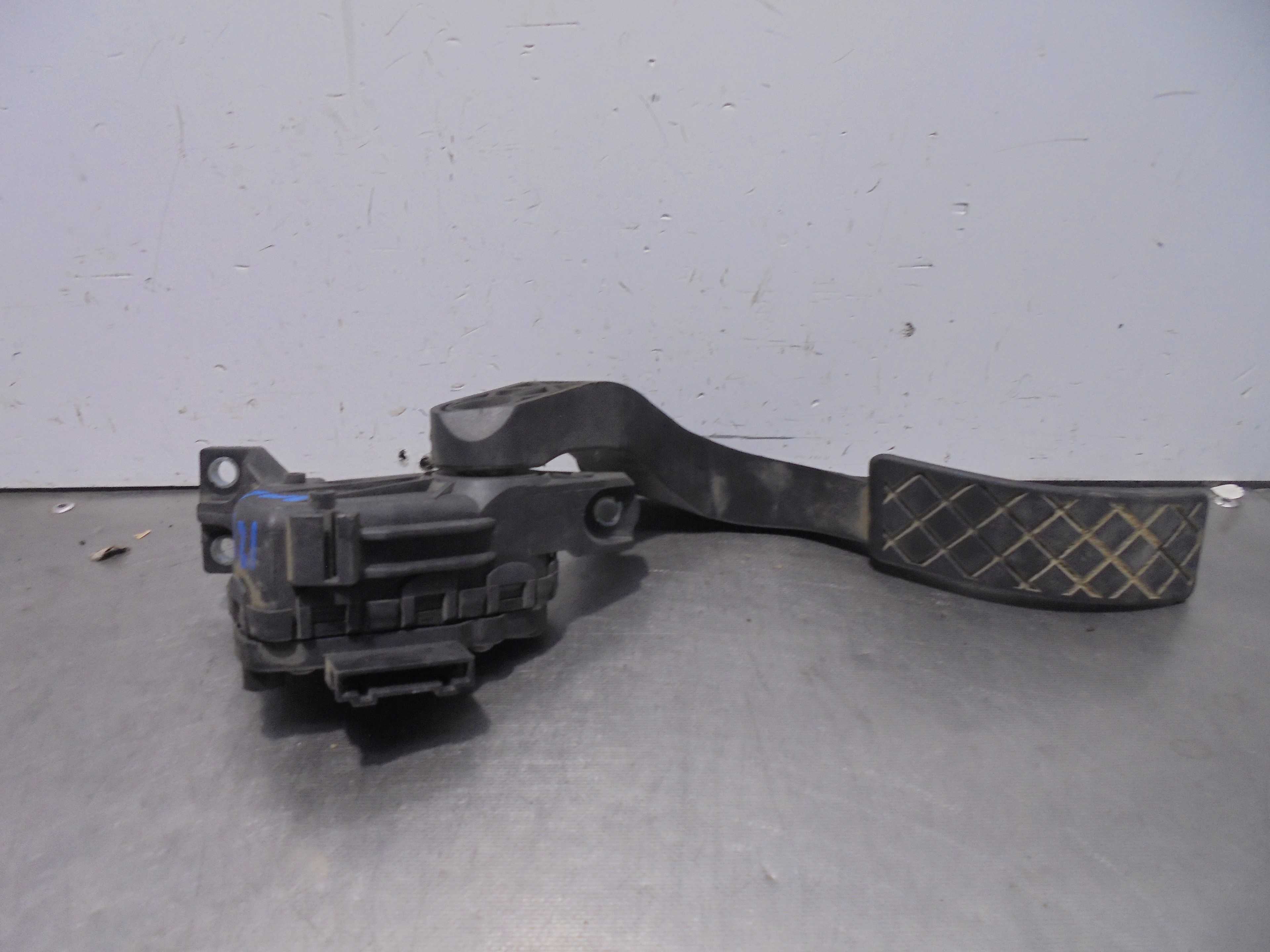 Recambio de potenciometro pedal para audi a4 berlina (8e) 2.5 tdi quattro (132kw) referencia OEM IAM 8E1723523 HELLA 
