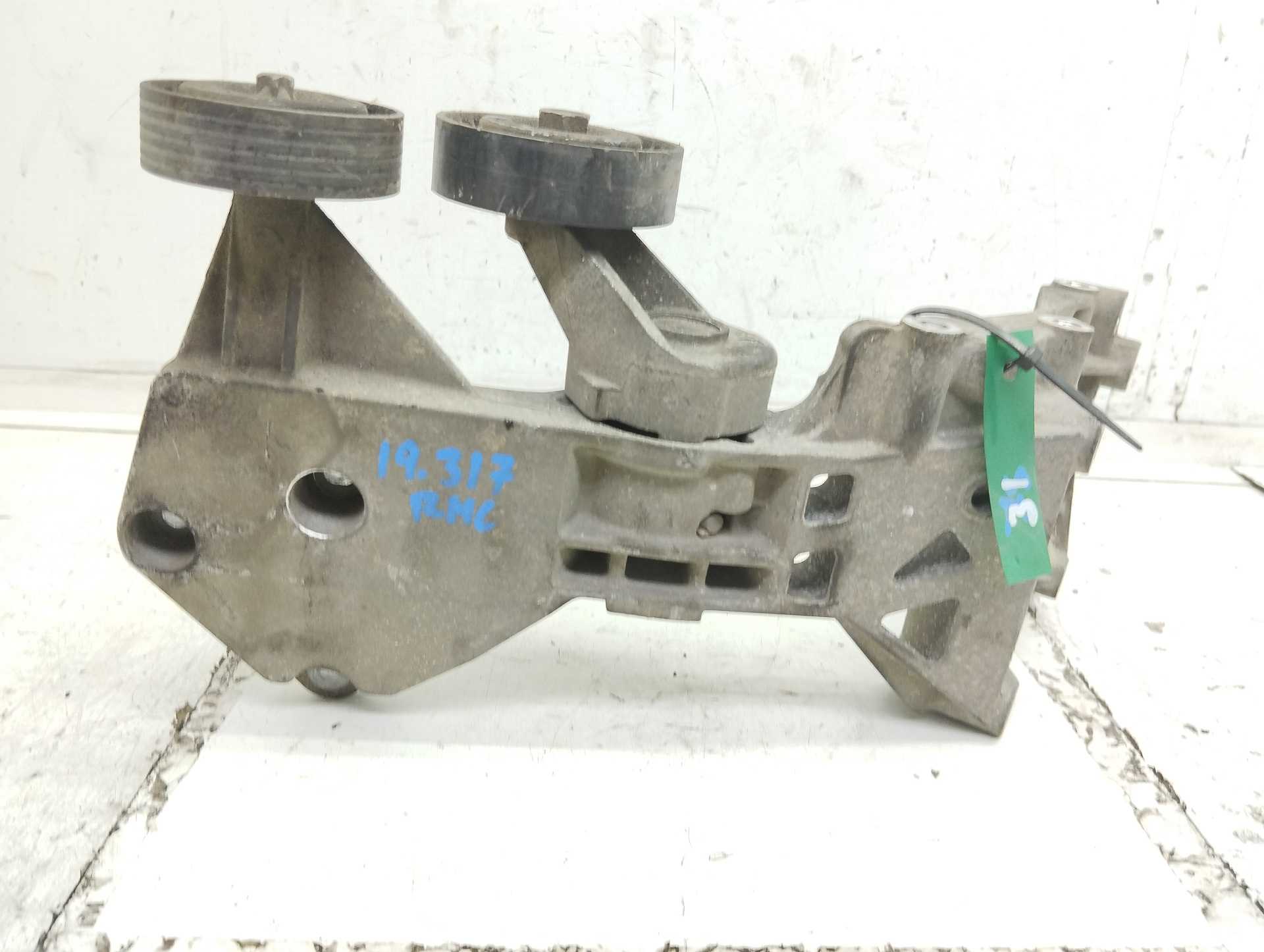 Recambio de soporte alternador para mercedes-benz clase a (w169) a 160 cdi a-edition referencia OEM IAM A6402021040  