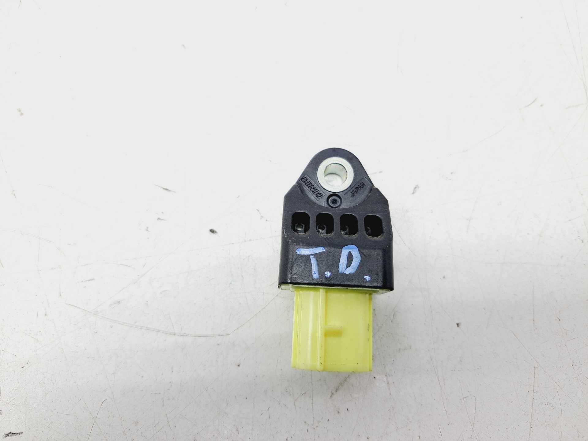 Recambio de sensor de impacto para toyota prius+ advance referencia OEM IAM 8983152030  