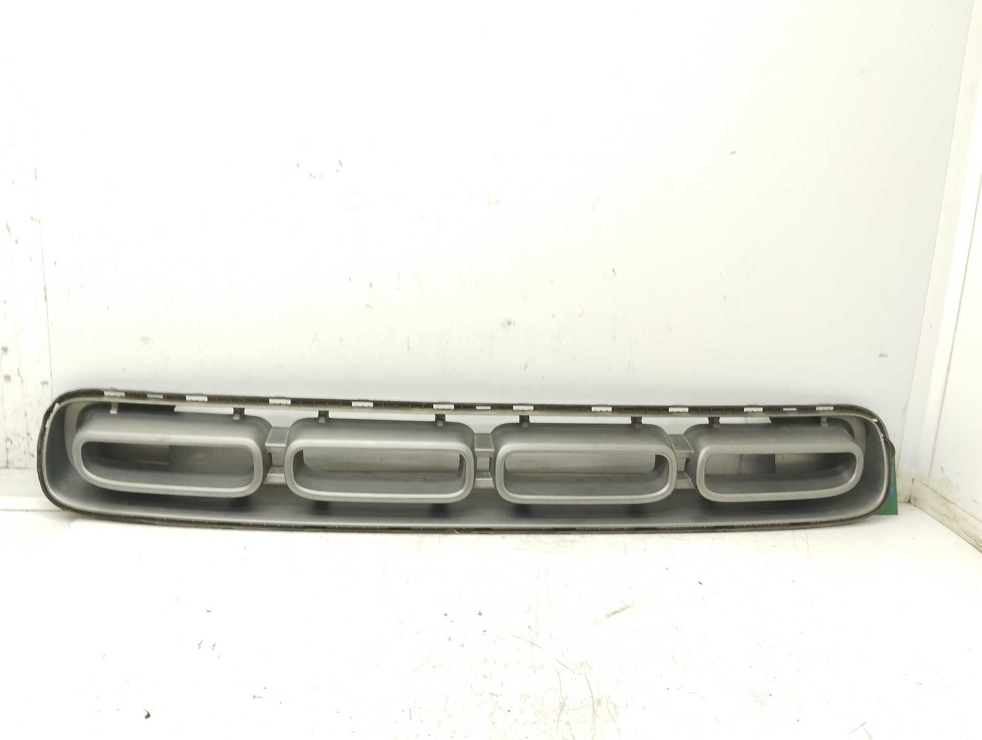 Recambio de rejilla delantera para fiat 500 l (330) city cross referencia OEM IAM 735525819 0000735657957 
