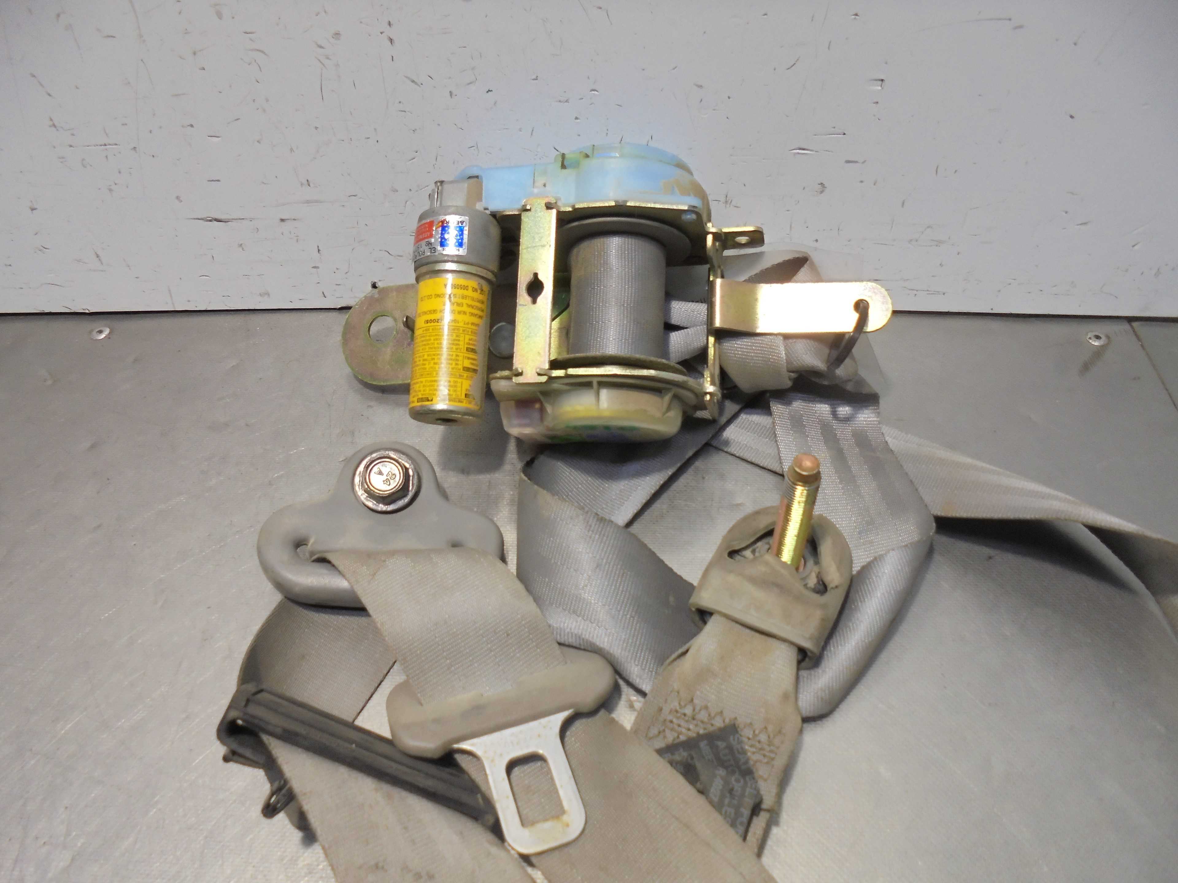 Recambio de cinturon seguridad delantero derecho para kia sorento 2.5 crdi concept referencia OEM IAM 888203E010CY  