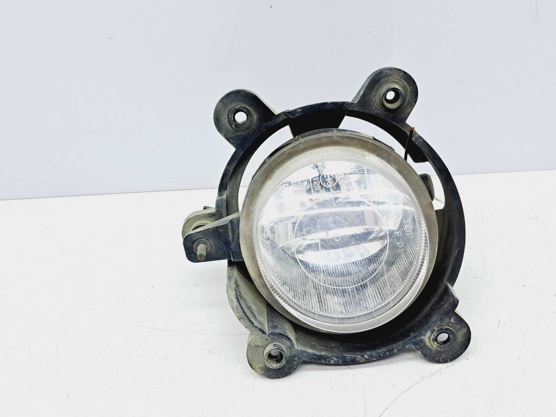 Recambio de faro antiniebla derecho para kia sorento 2.5 crdi active referencia OEM IAM   