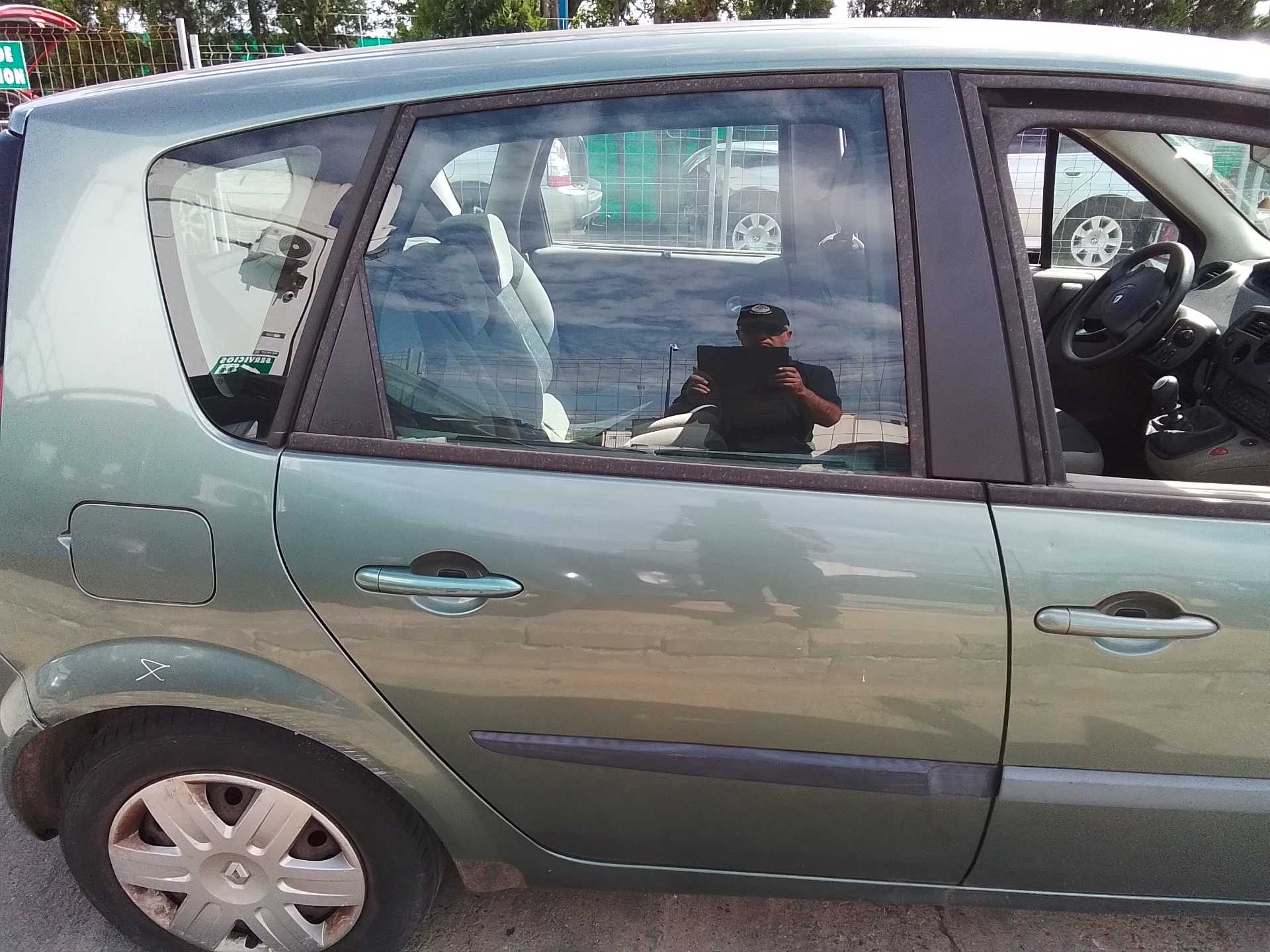 Recambio de puerta trasera derecha para renault scenic ii authentique referencia OEM IAM   