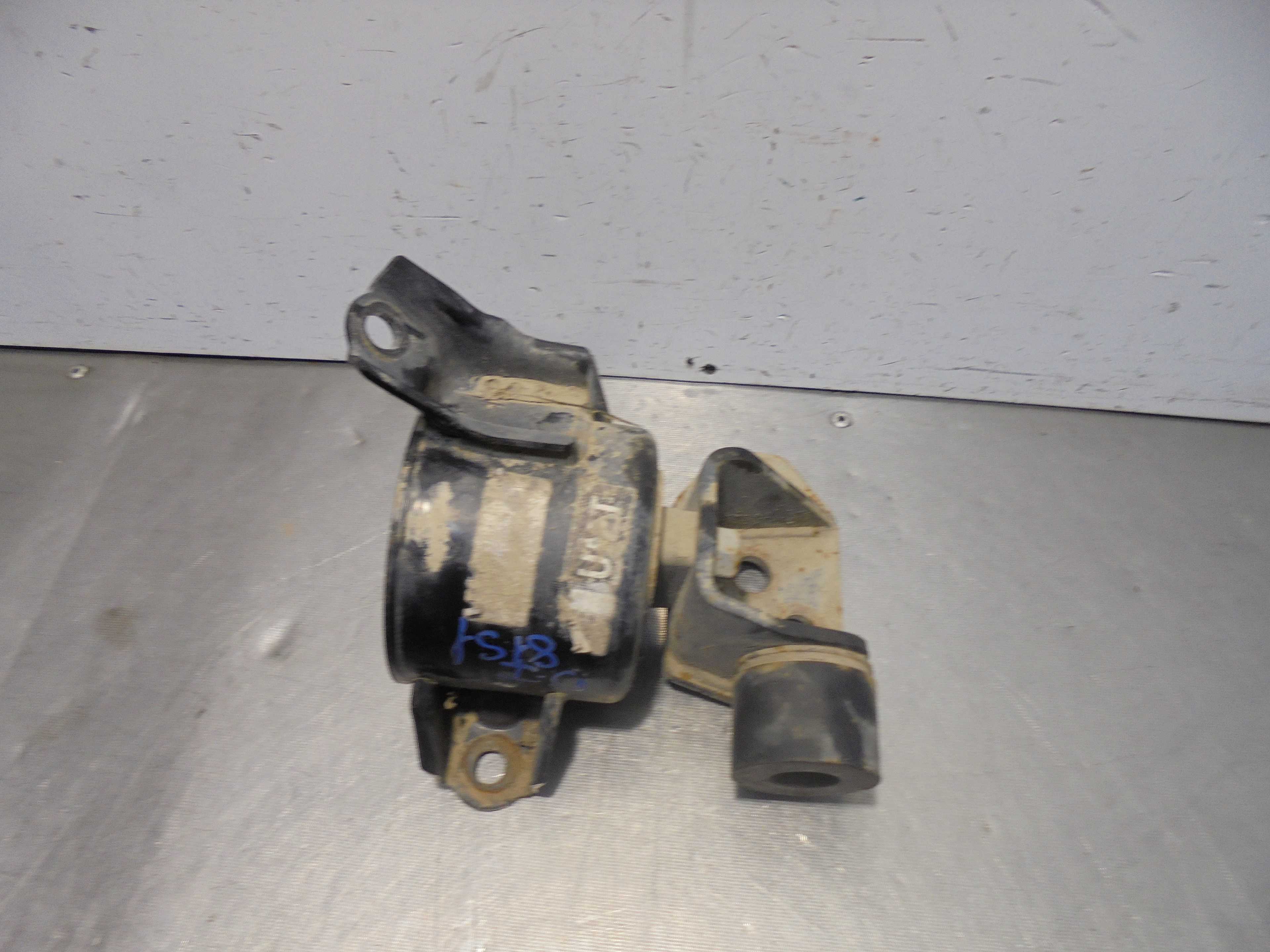 Recambio de soporte motor izquierdo para hyundai ix35 1.7 crdi cat referencia OEM IAM   
