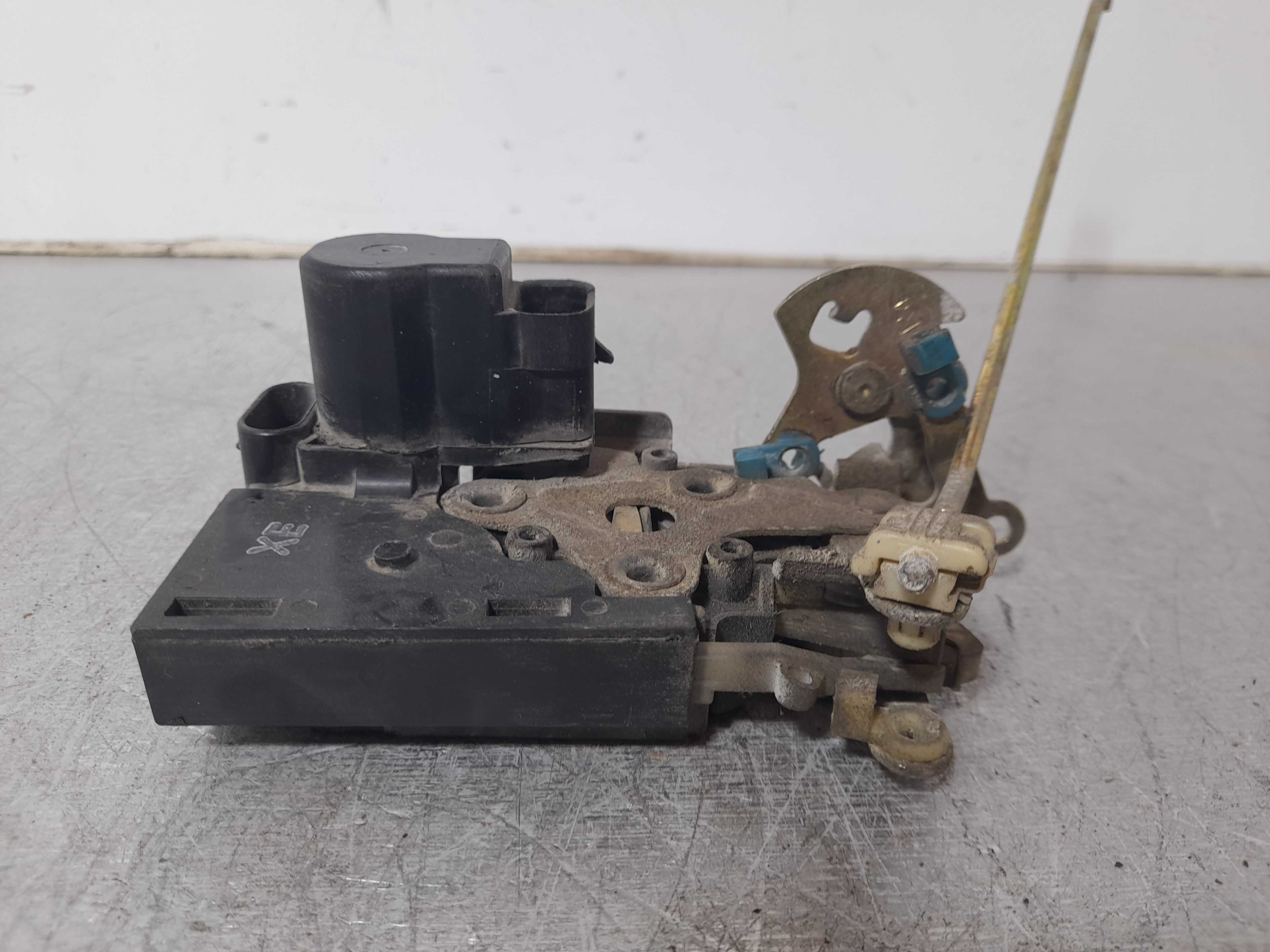 Recambio de cerradura puerta delantera derecha para chevrolet lacetti 1.6 cat referencia OEM IAM   